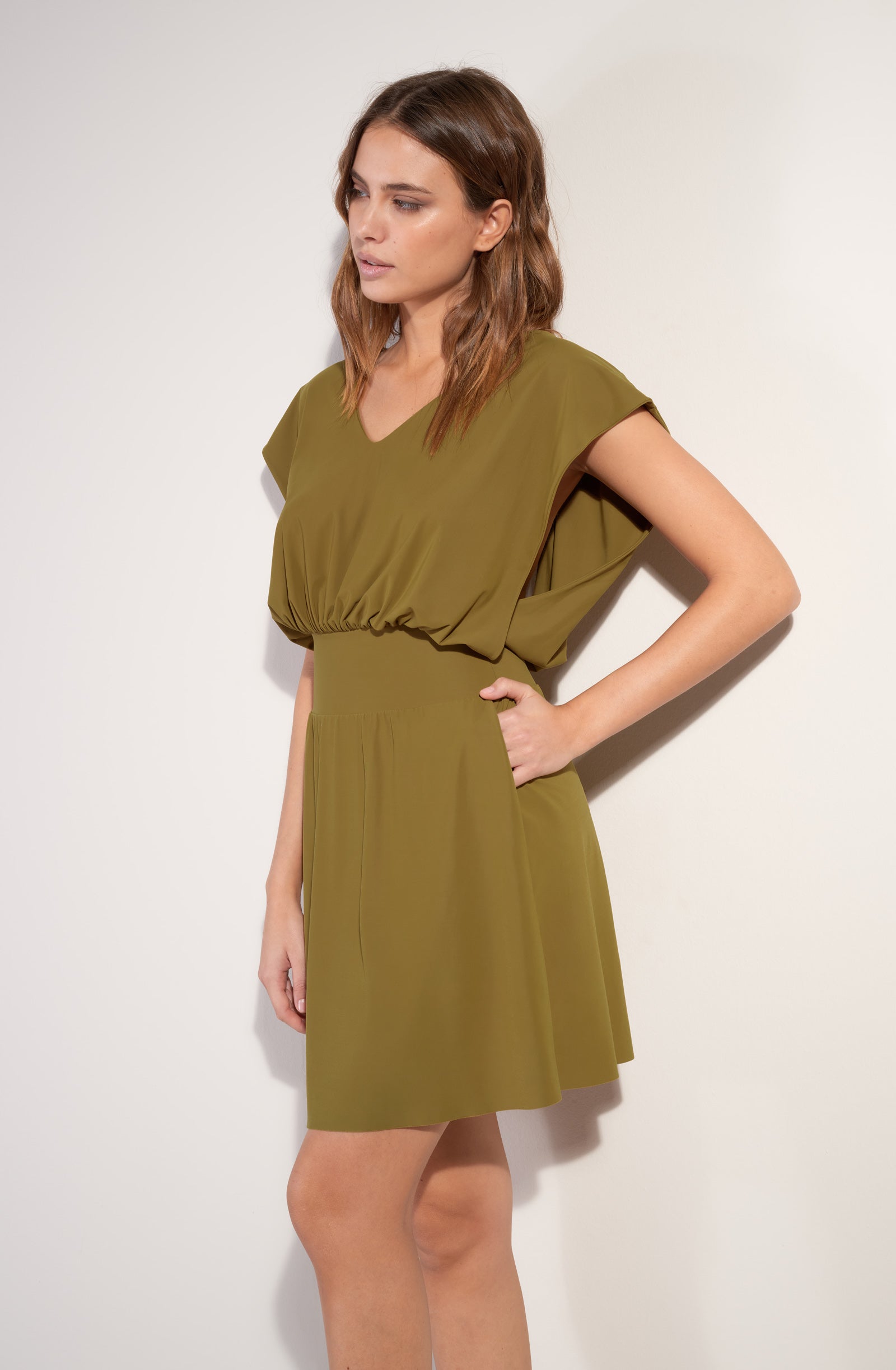 pain-de-sucre-nola-robe-courte-en-voile-extensible-bronze-multi-positions image 4