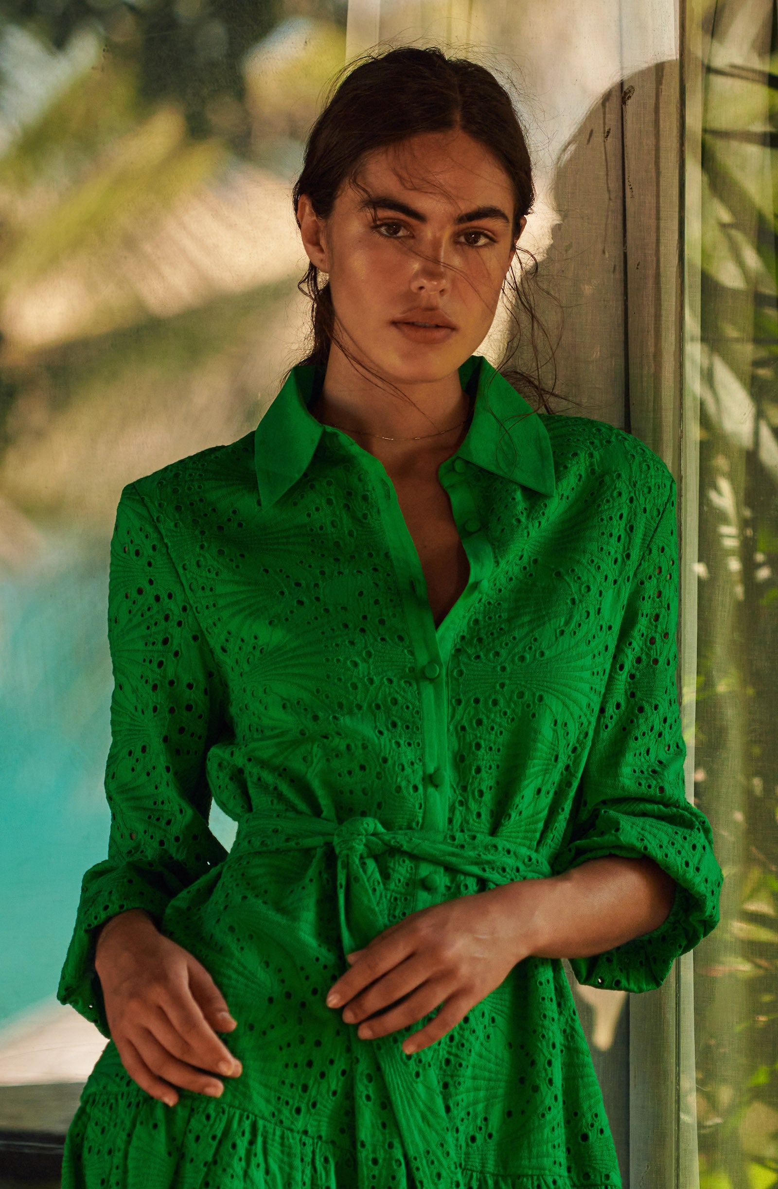 pain-de-sucre-roane-robe-chemise-en-broderie-anglaise-vert image 2
