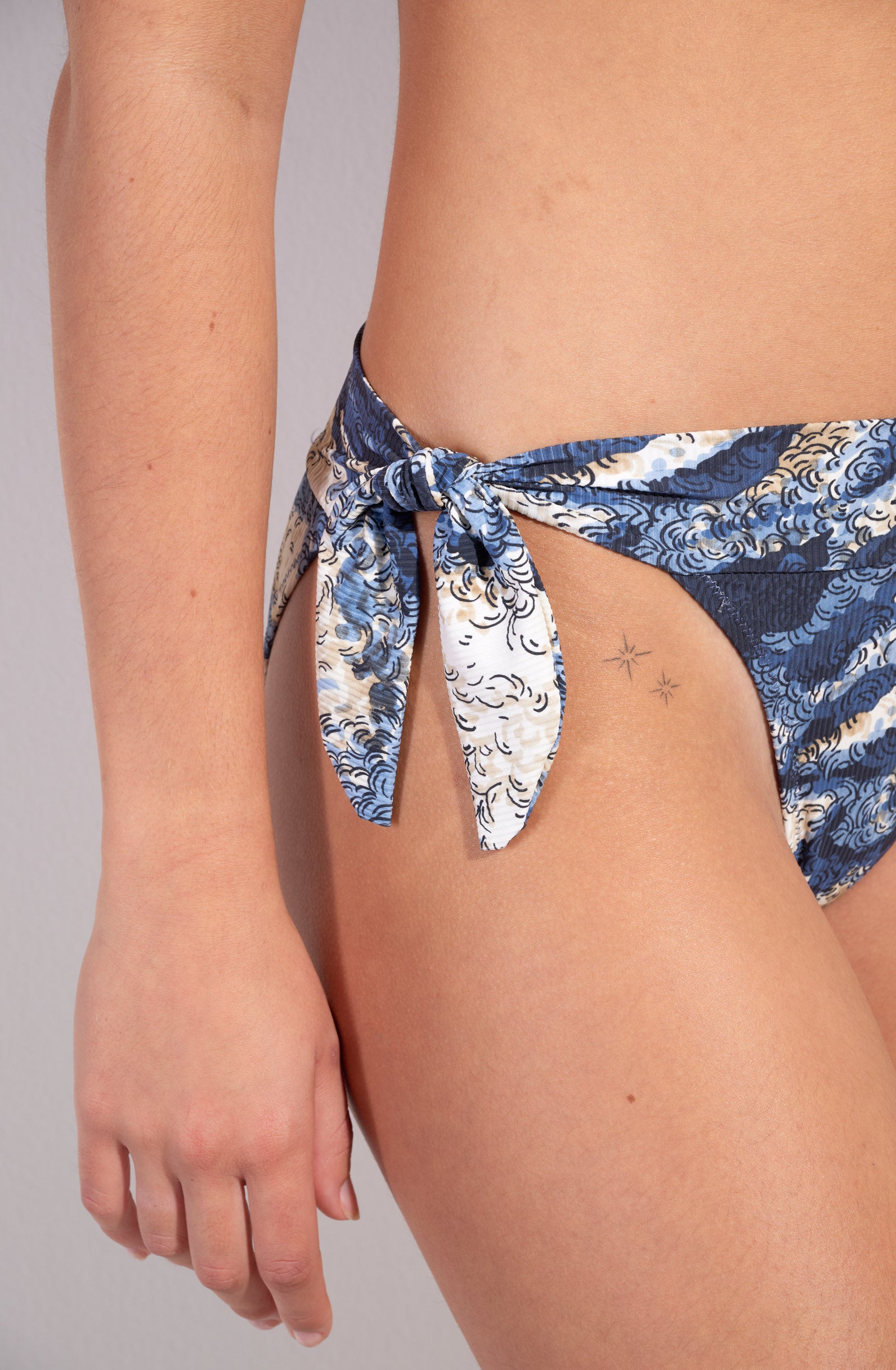 pain-de-sucre-diva-bas-de-maillot-culotte-imprim-wave-nouvelle-nouer-sur-les-c-t image 4