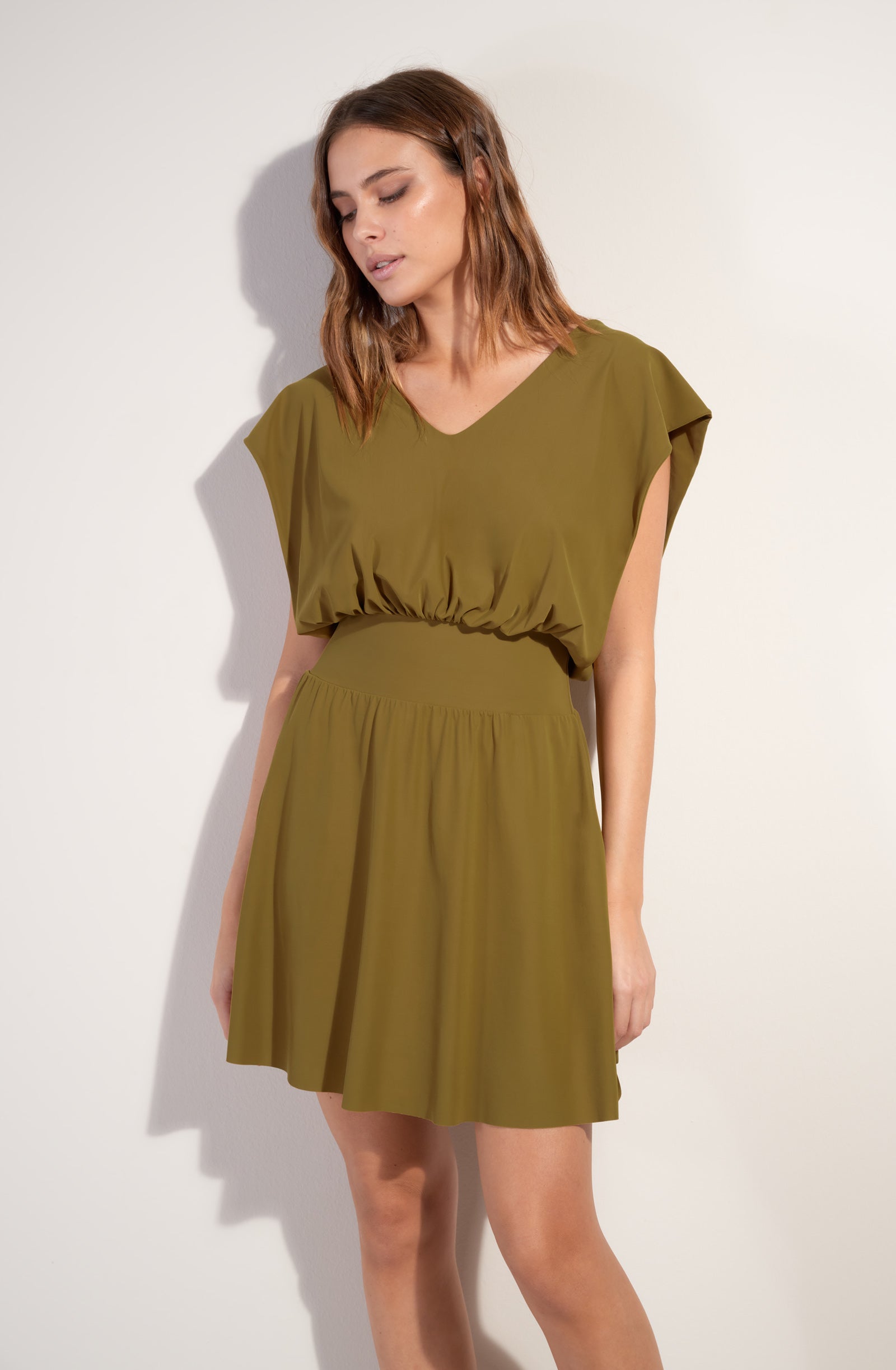 pain-de-sucre-nola-robe-courte-en-voile-extensible-bronze-multi-positions image 3