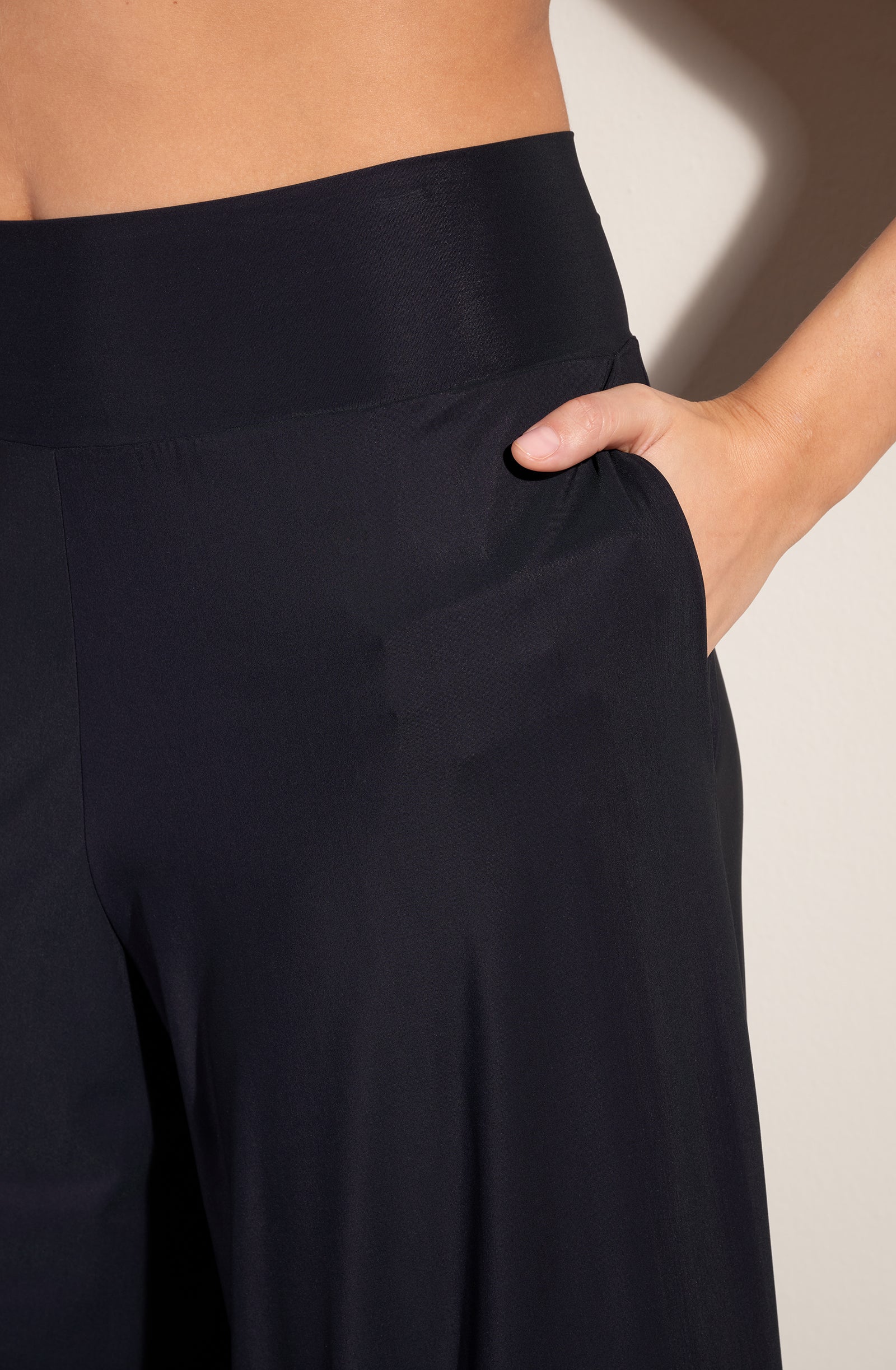 pain-de-sucre-pitta-pantalon-ample-noir-en-voile-l-ger-extensible-large-ceinture image 4