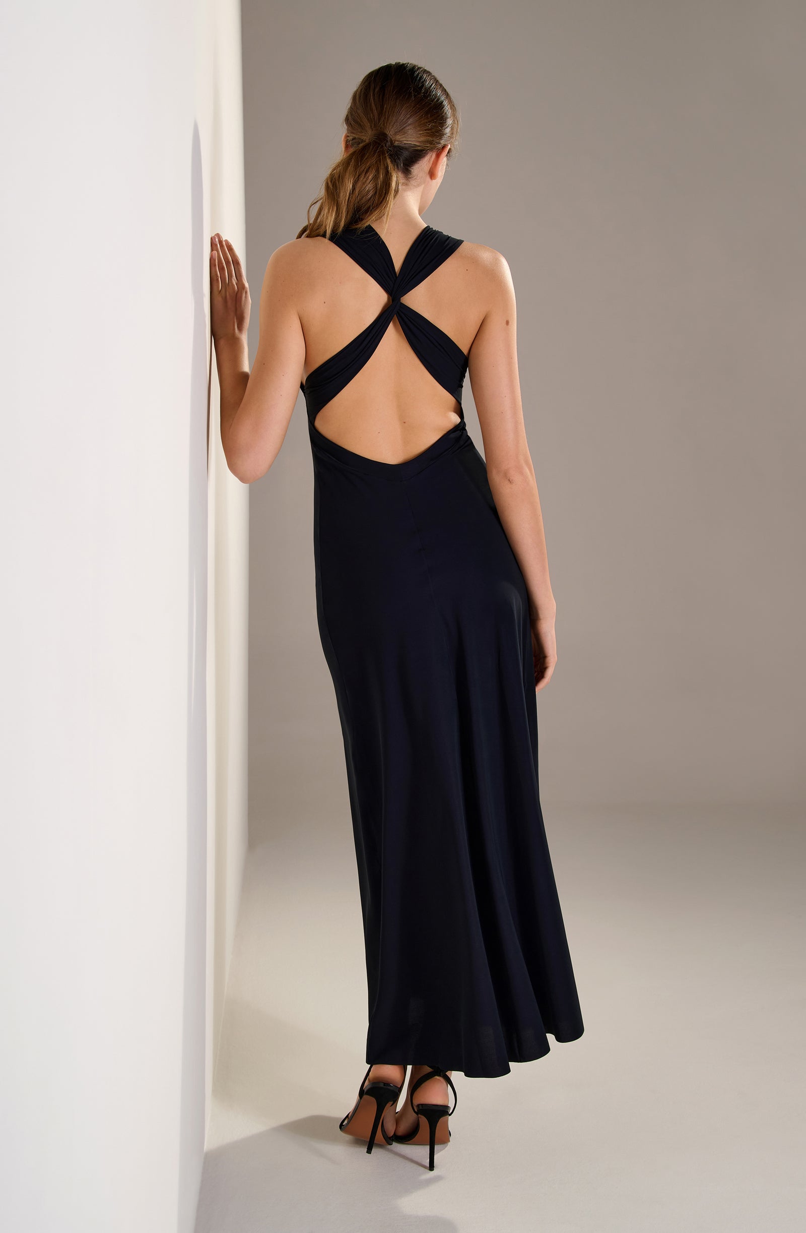 pain-de-sucre-reena-robe-longue-beachwear-noire image 2