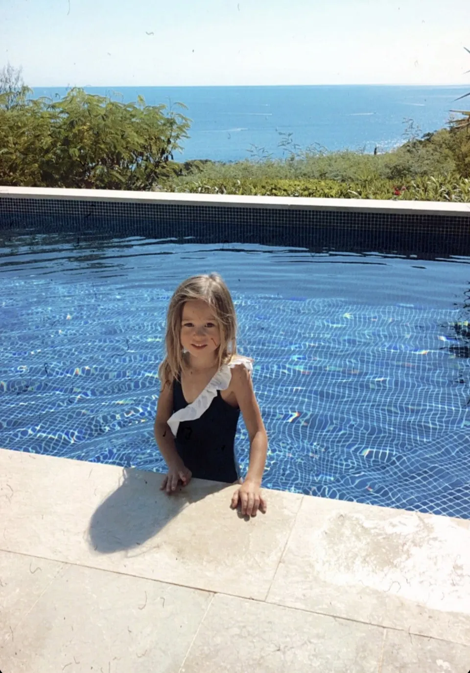 luz-collections-julia-bleu-marine-blanc-maillot-une-pi-ce-enfant-upf-50-volants image 1