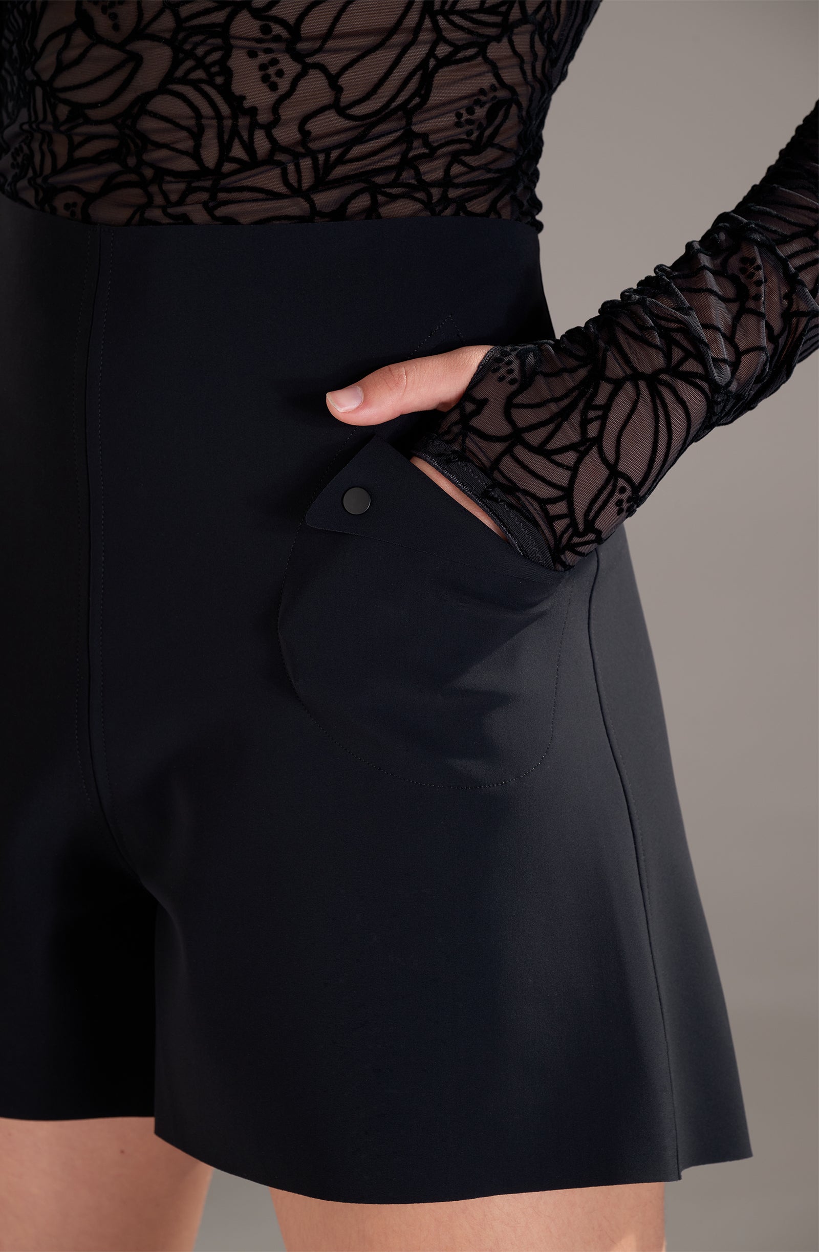 pain-de-sucre-saelle-short-taille-haute-en-bonded-noir-tailles-m-l image 6
