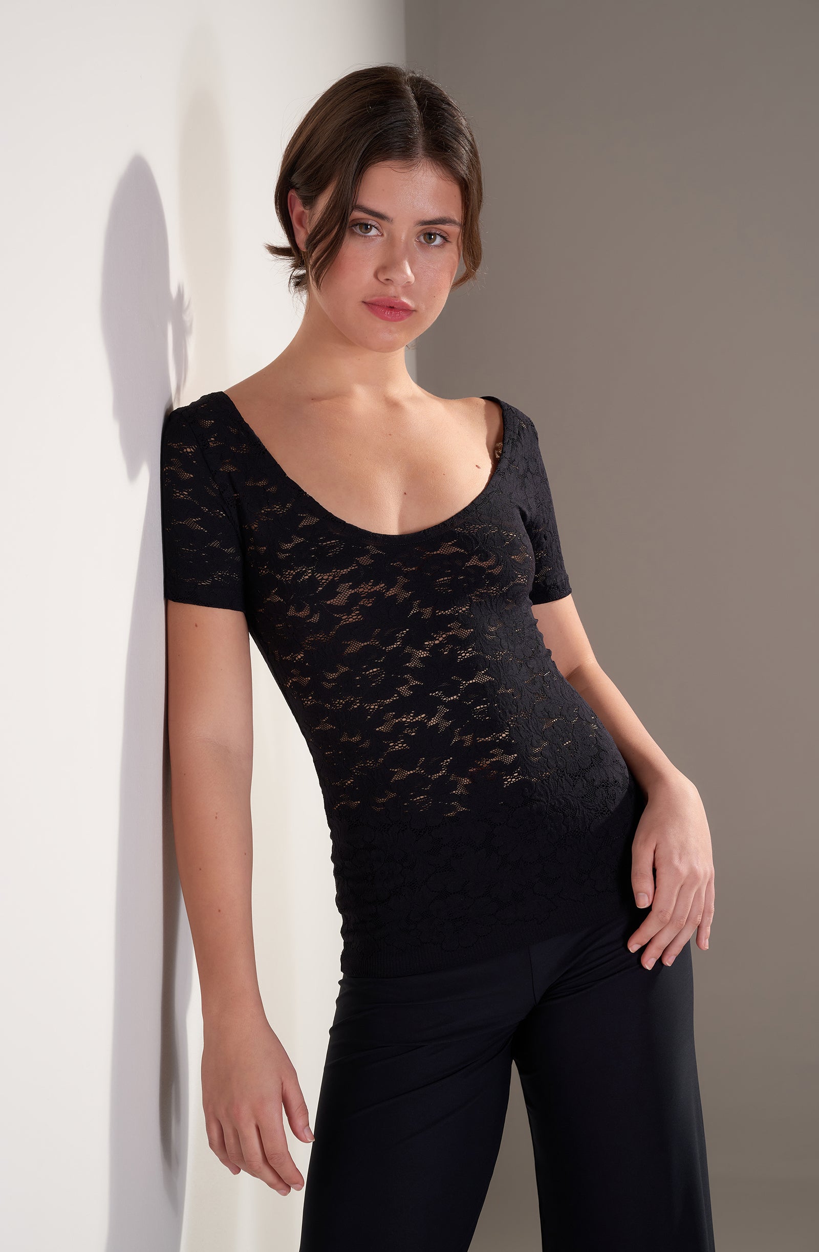 pain-de-sucre-yann-tee-shirt-en-r-sille-dentelle-stretch-noir image 2