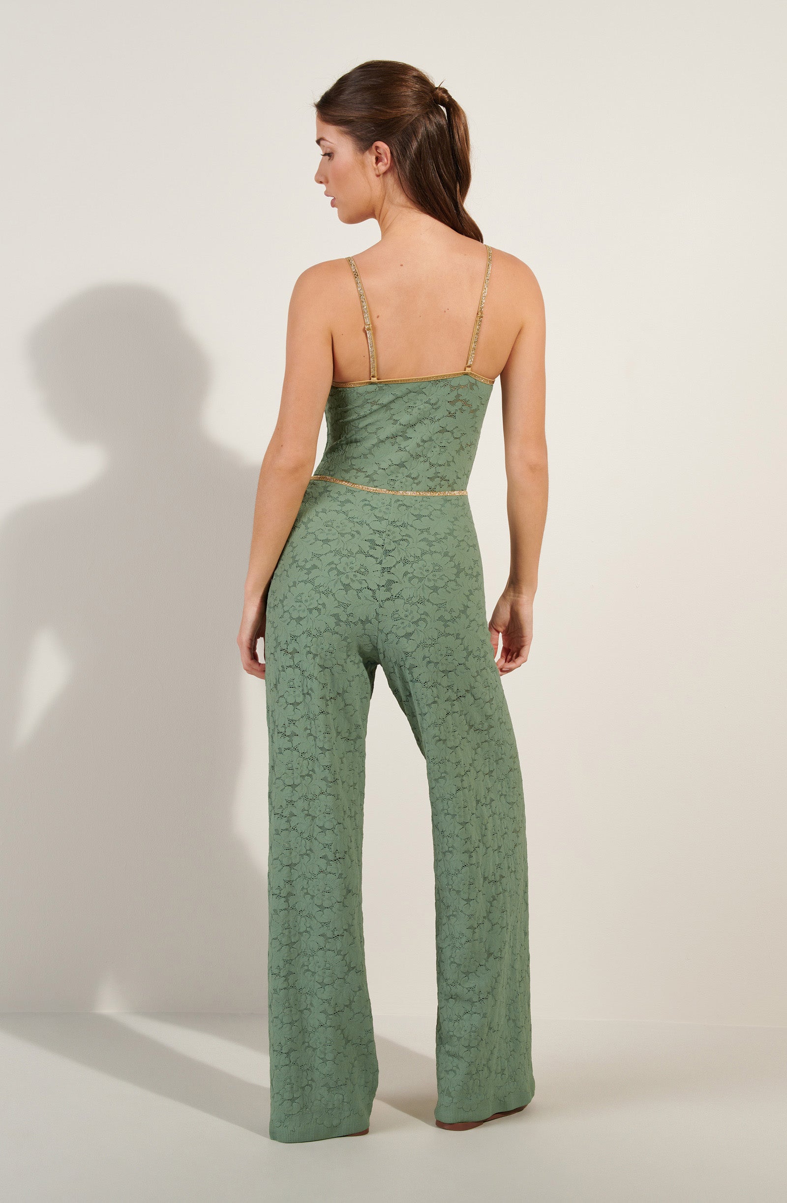 pain-de-sucre-spencer-caraco-en-dentelle-fran-aise-encolure-lurex-dor-amande image 4