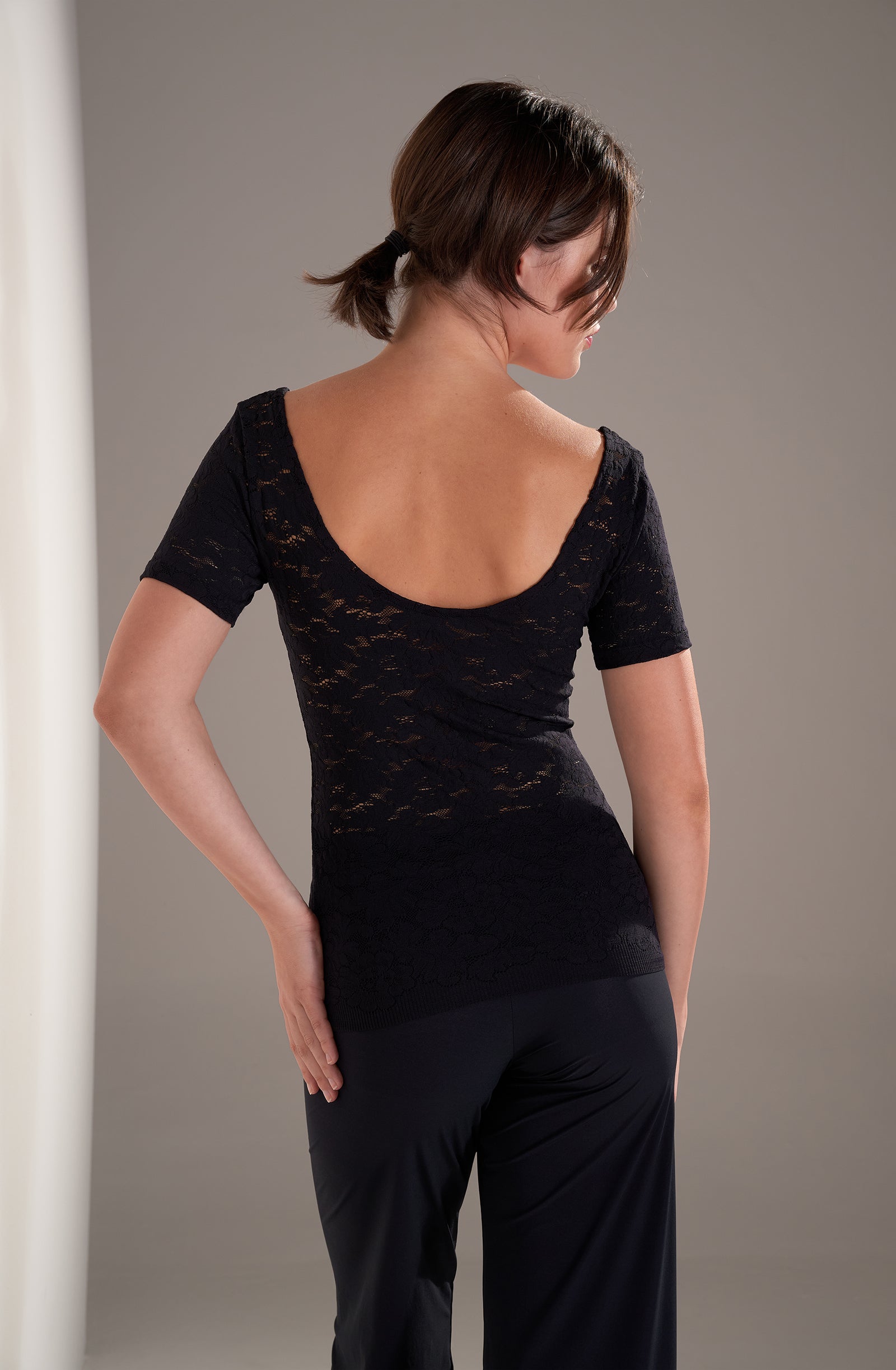 pain-de-sucre-yann-tee-shirt-en-r-sille-dentelle-stretch-noir image 3
