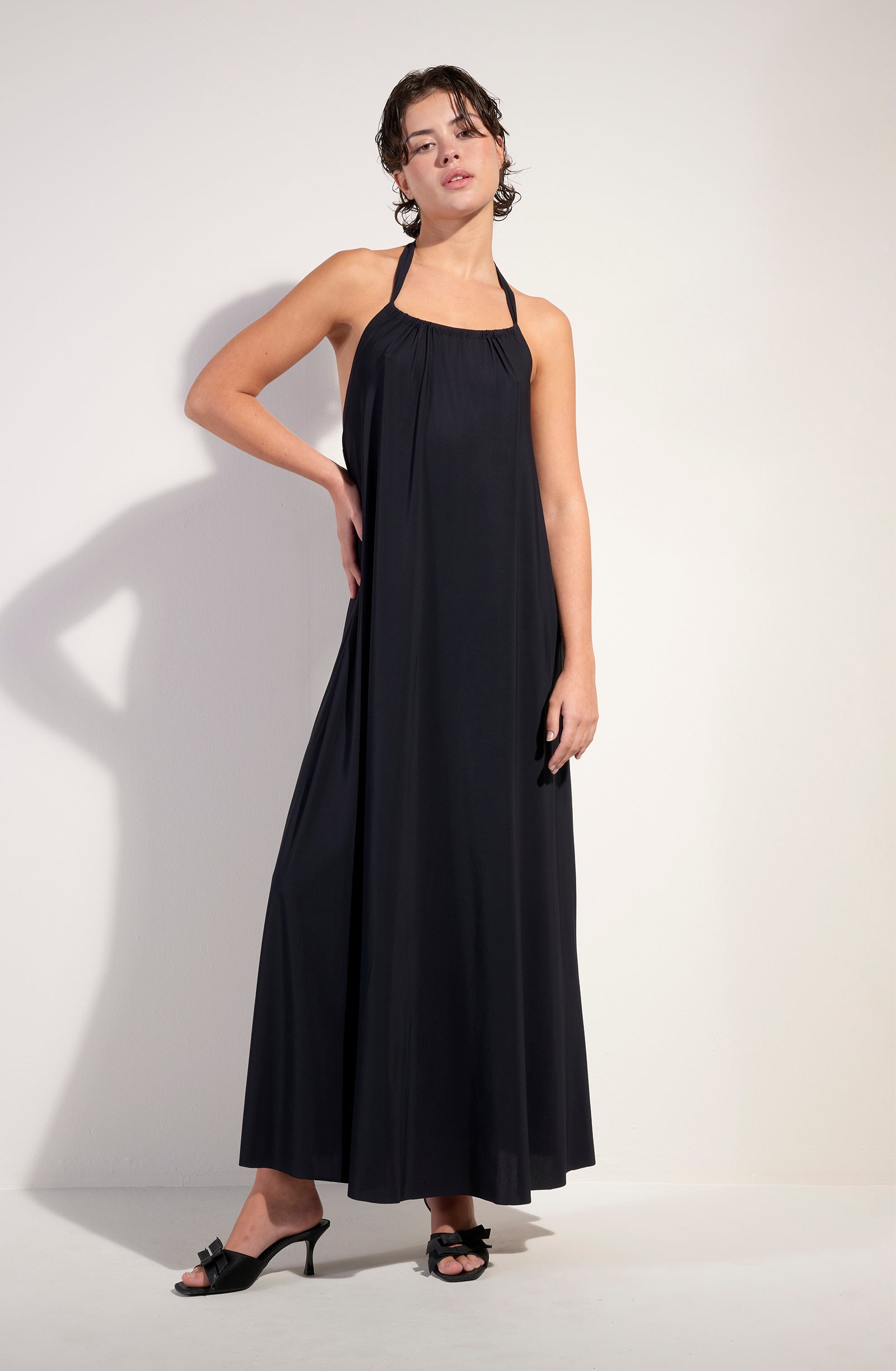 pain-de-sucre-licie-robe-longue-dos-nu-noire-en-voile-extensible image 2