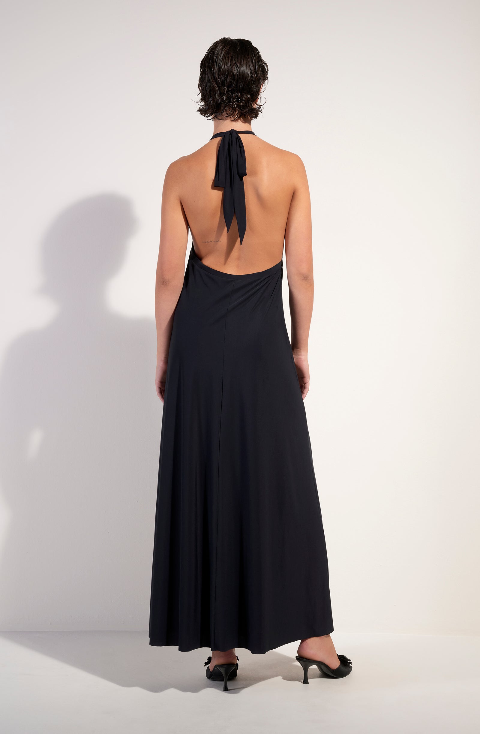 pain-de-sucre-licie-robe-longue-dos-nu-noire-en-voile-extensible image 3