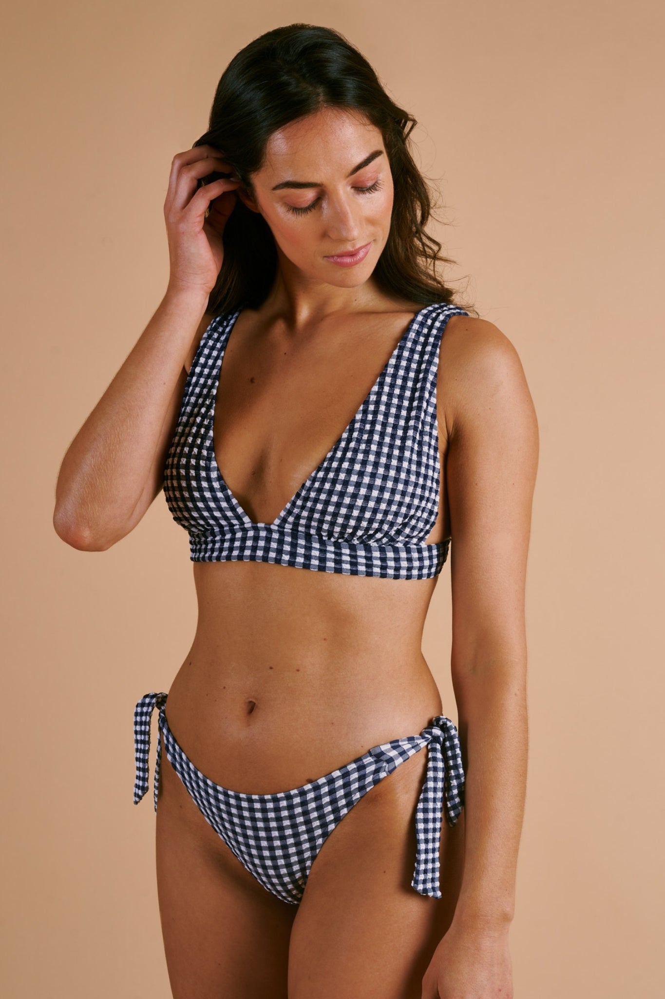 anja-paris-la-magnifique-culotte-de-maillot-n-uds-vichy-marine image 5