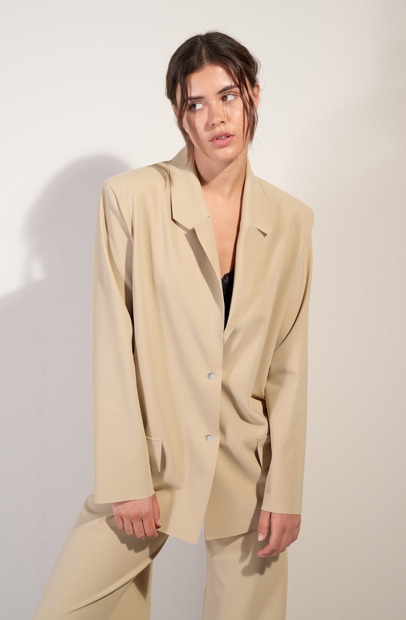 pain-de-sucre-blake-blazer-oversize-en-bonded-paulettes-int-gr-es-sable image 1