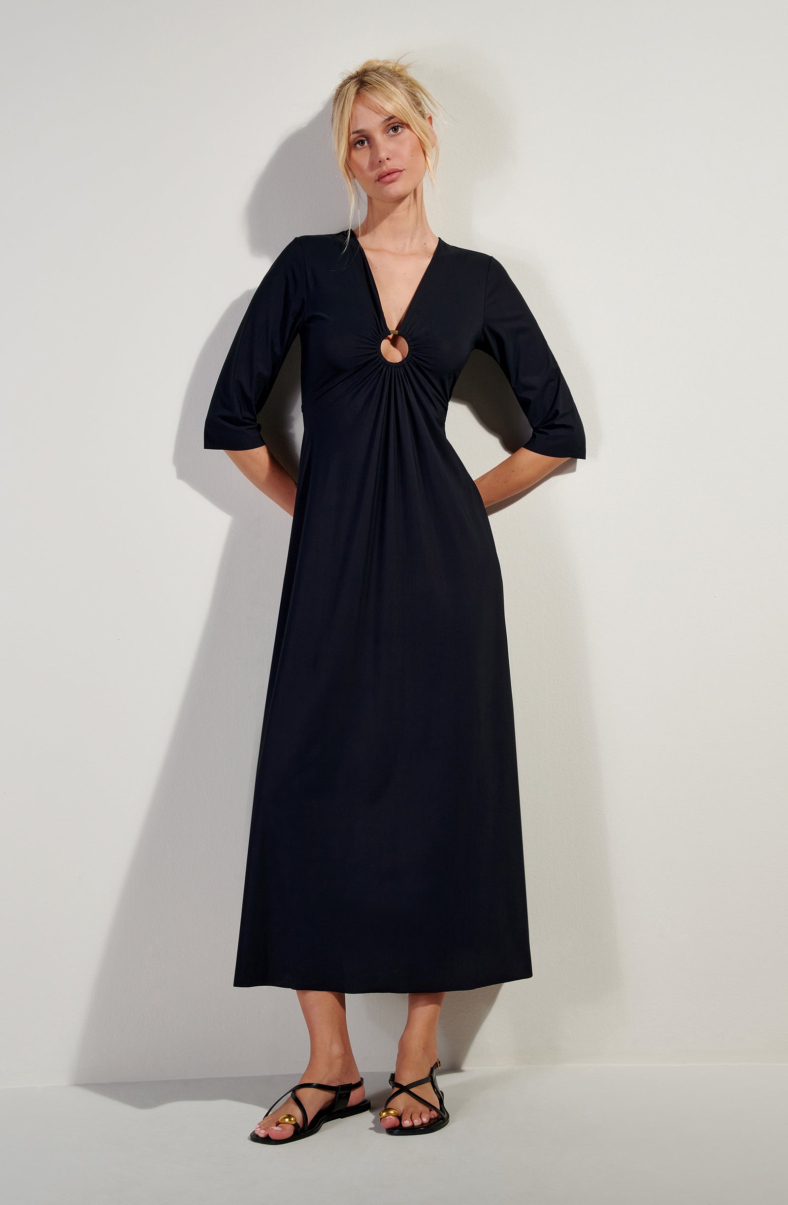 pain-de-sucre-carmenn-robe-longue-beachwear-noir image 4