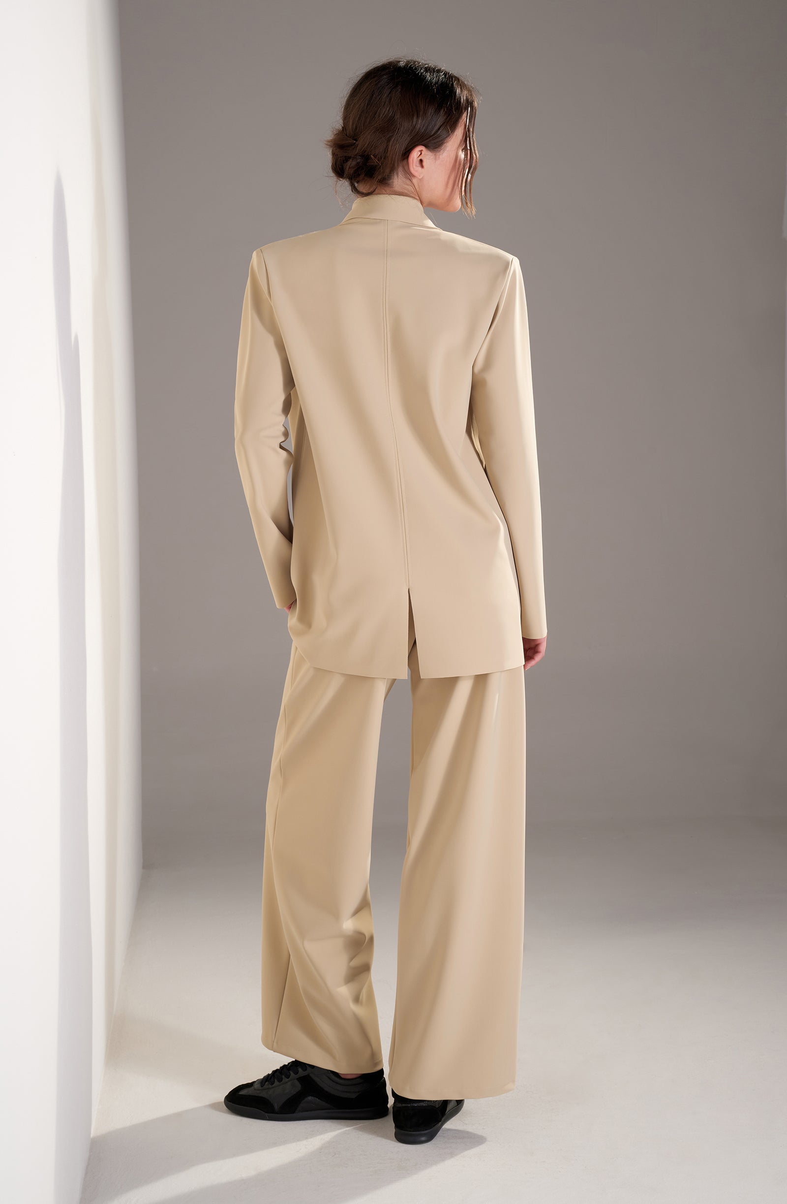pain-de-sucre-blake-blazer-oversize-en-bonded-paulettes-int-gr-es-sable image 2