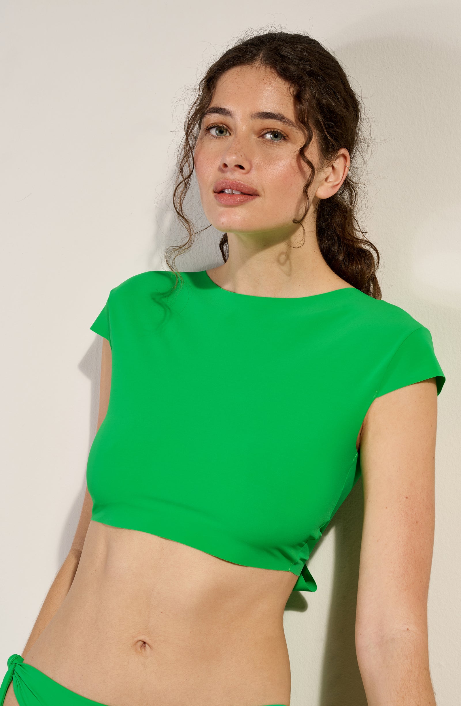 pain-de-sucre-tako-haut-de-maillot-crop-top-cache-c-ur-manches-courtes-pomme-ver image 2