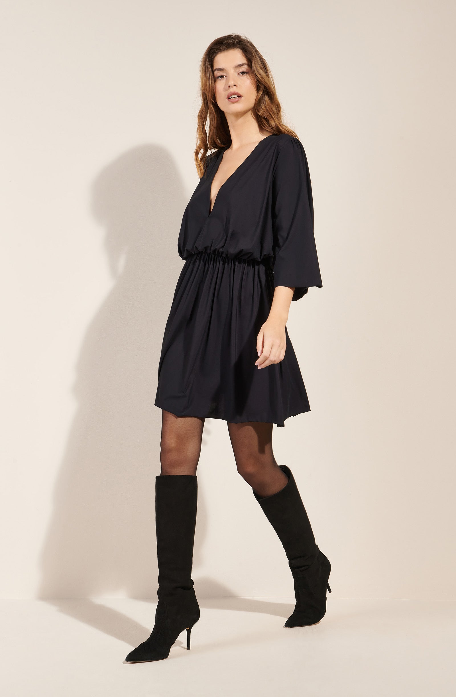 pain-de-sucre-sioni-robe-courte-vas-e-manches-amples-noir image 4