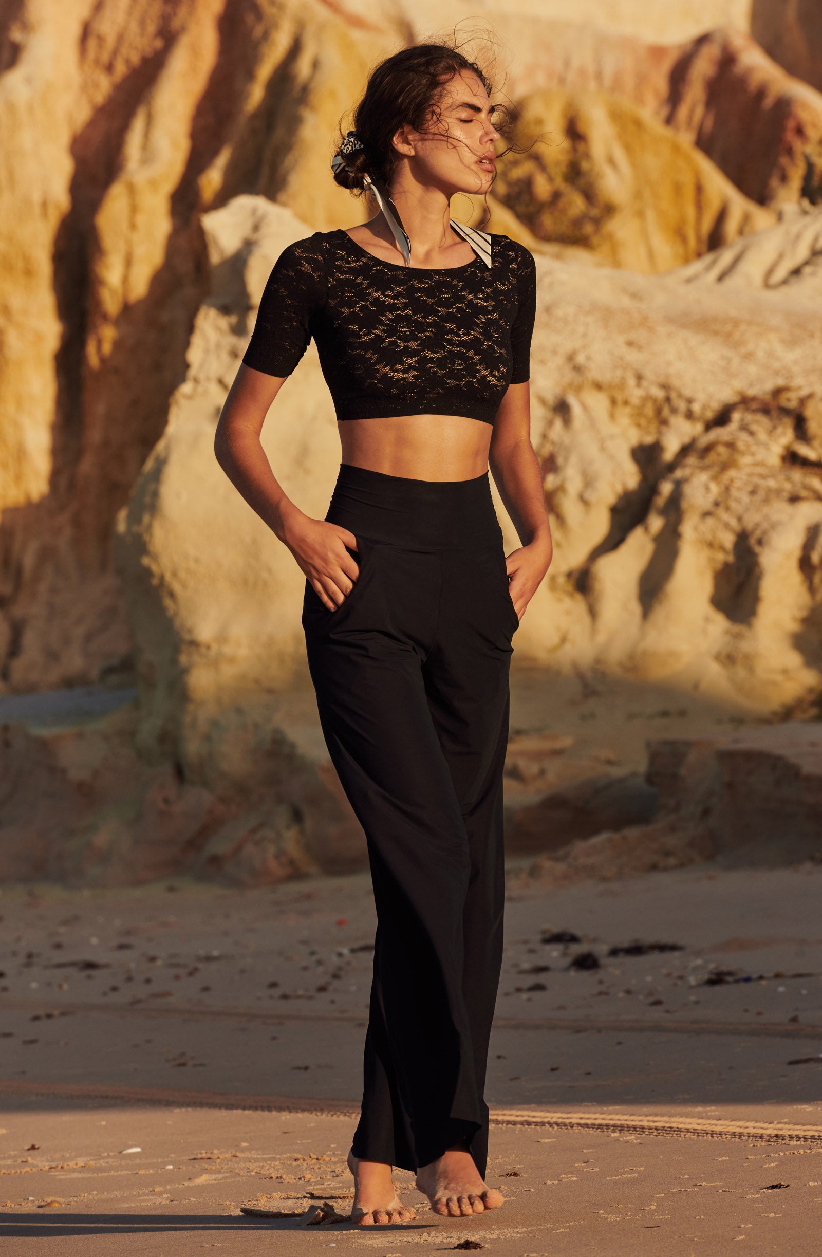 pain-de-sucre-kalliope-crop-top-dentelle-noir image 1