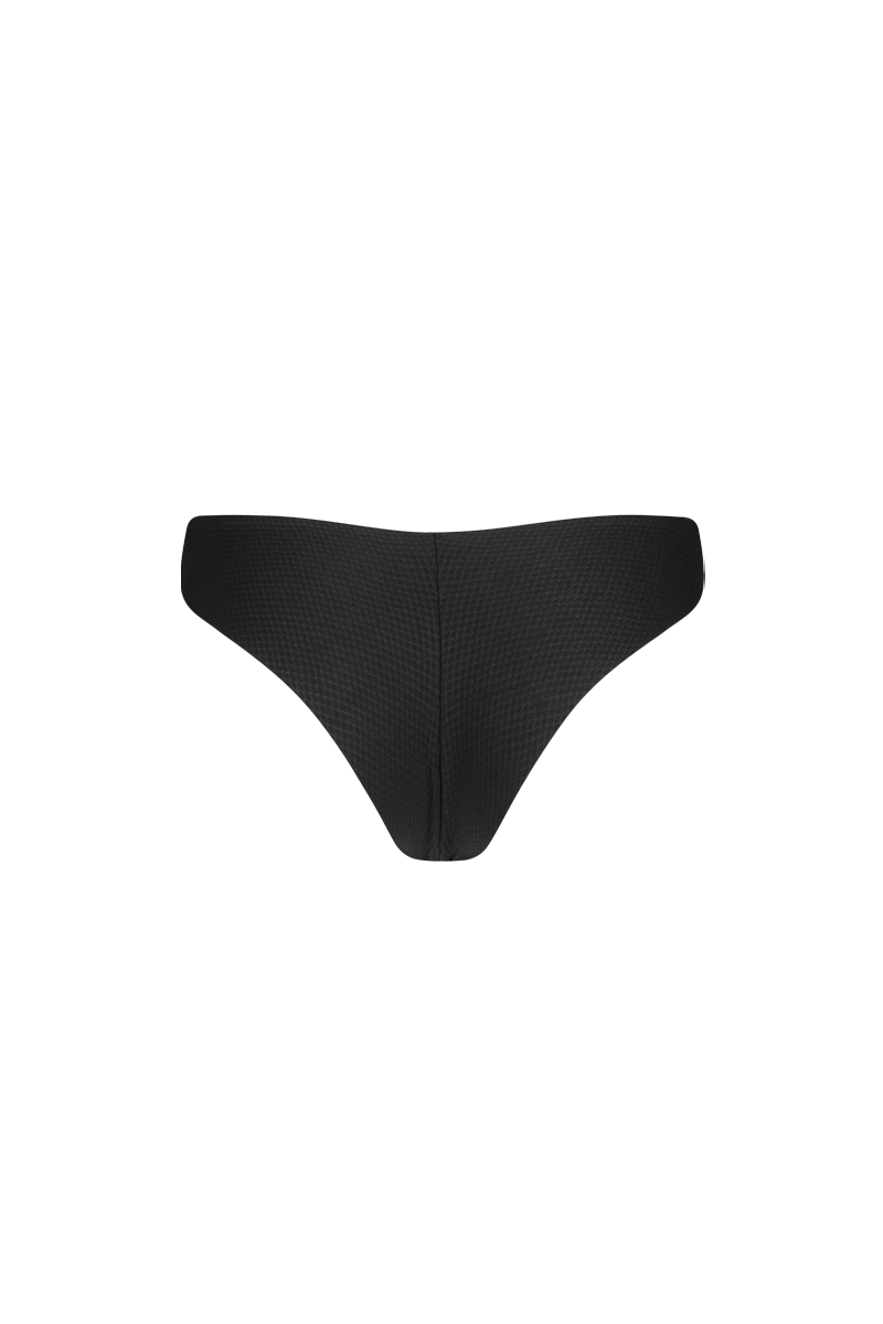anja-paris-le-canon-bas-tanga-de-maillot-de-bain-noir-chancr-sur-les-fesses image 3