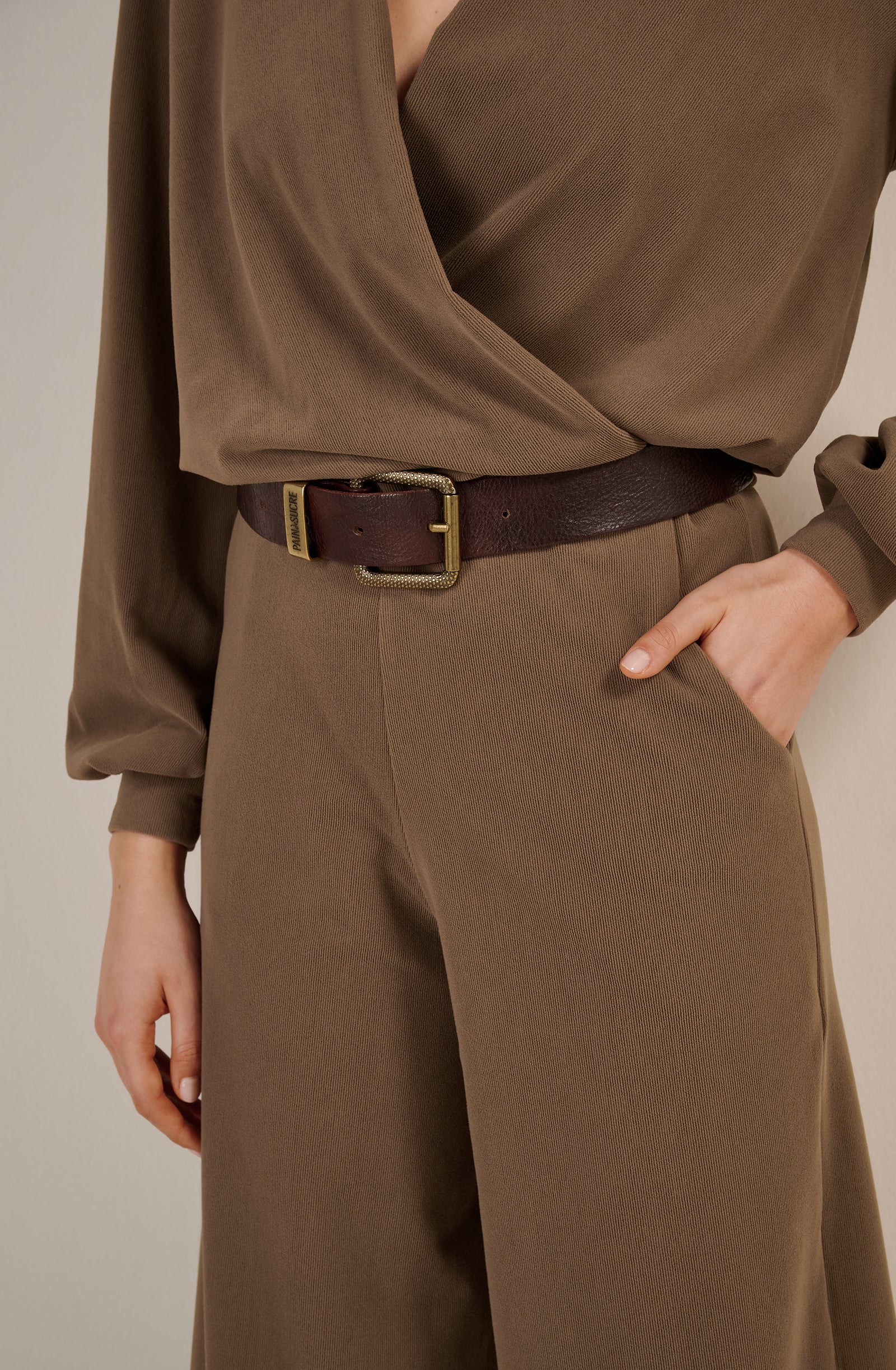 pain-de-sucre-carmel-ceinture-en-cuir-de-veau-grain-marron image 5
