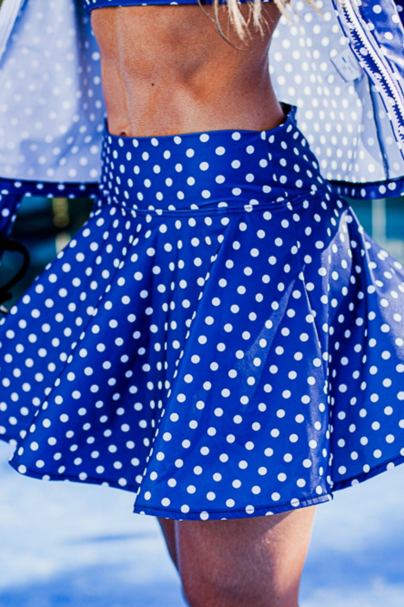 luz-collections-jupe-de-tennis-lina-taille-haute-bleue-pois-blancs image 4