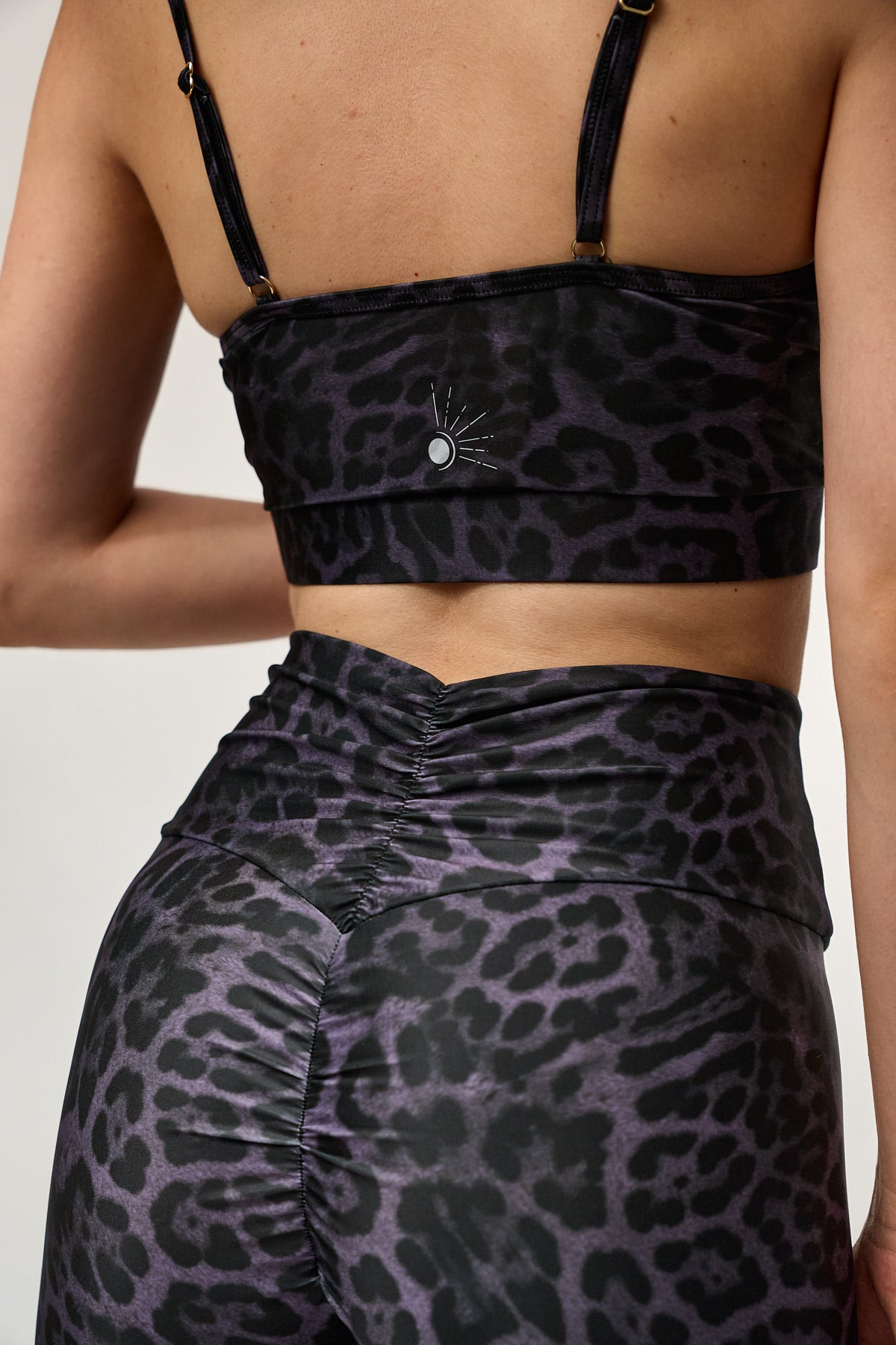 luz-collections-legging-azal-e-legging-taille-haute-gainant-imprim-panth-re-viol image 3
