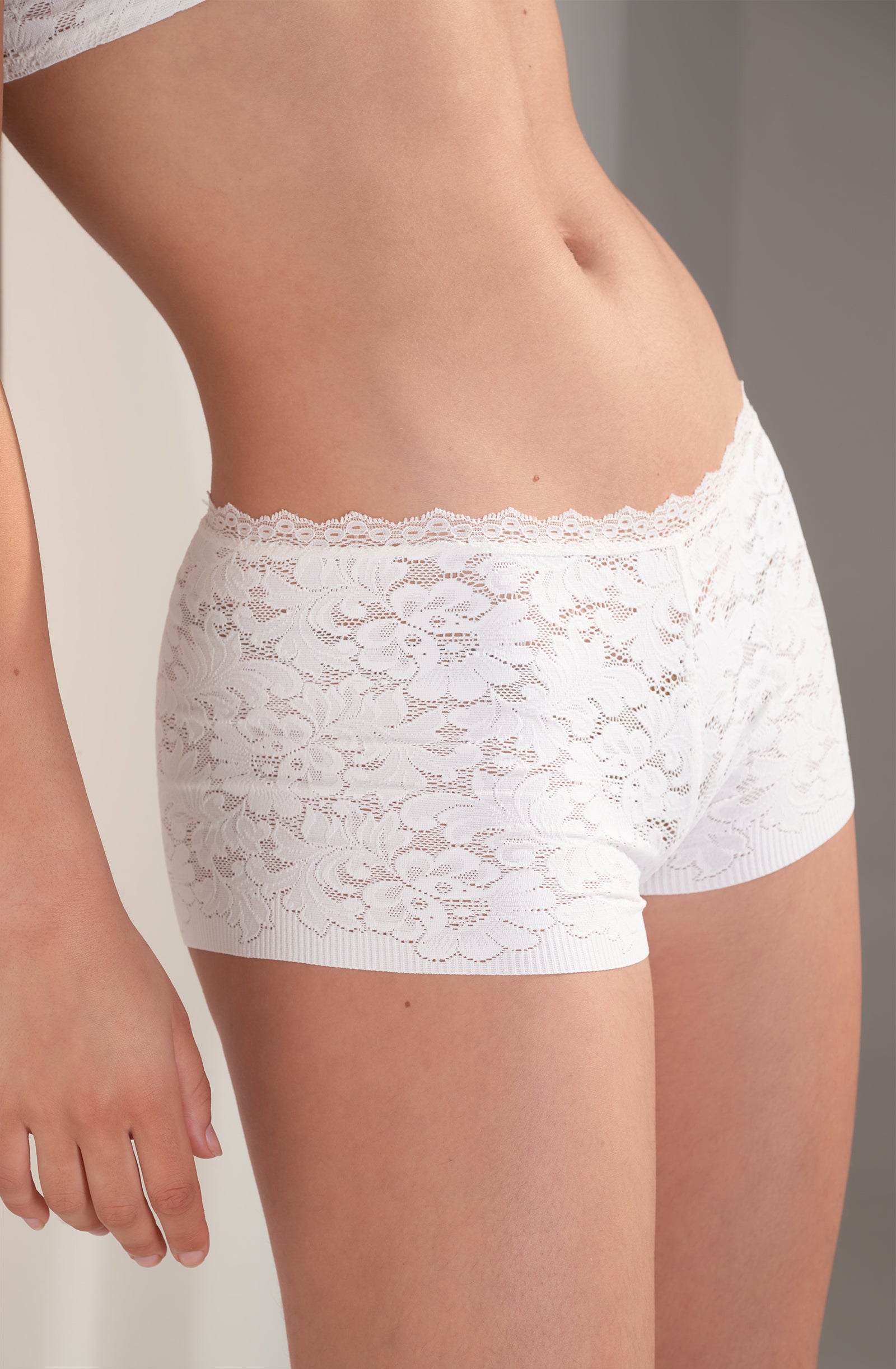 pain-de-sucre-bobby-shorty-dentelle-taille-haute-cume image 4