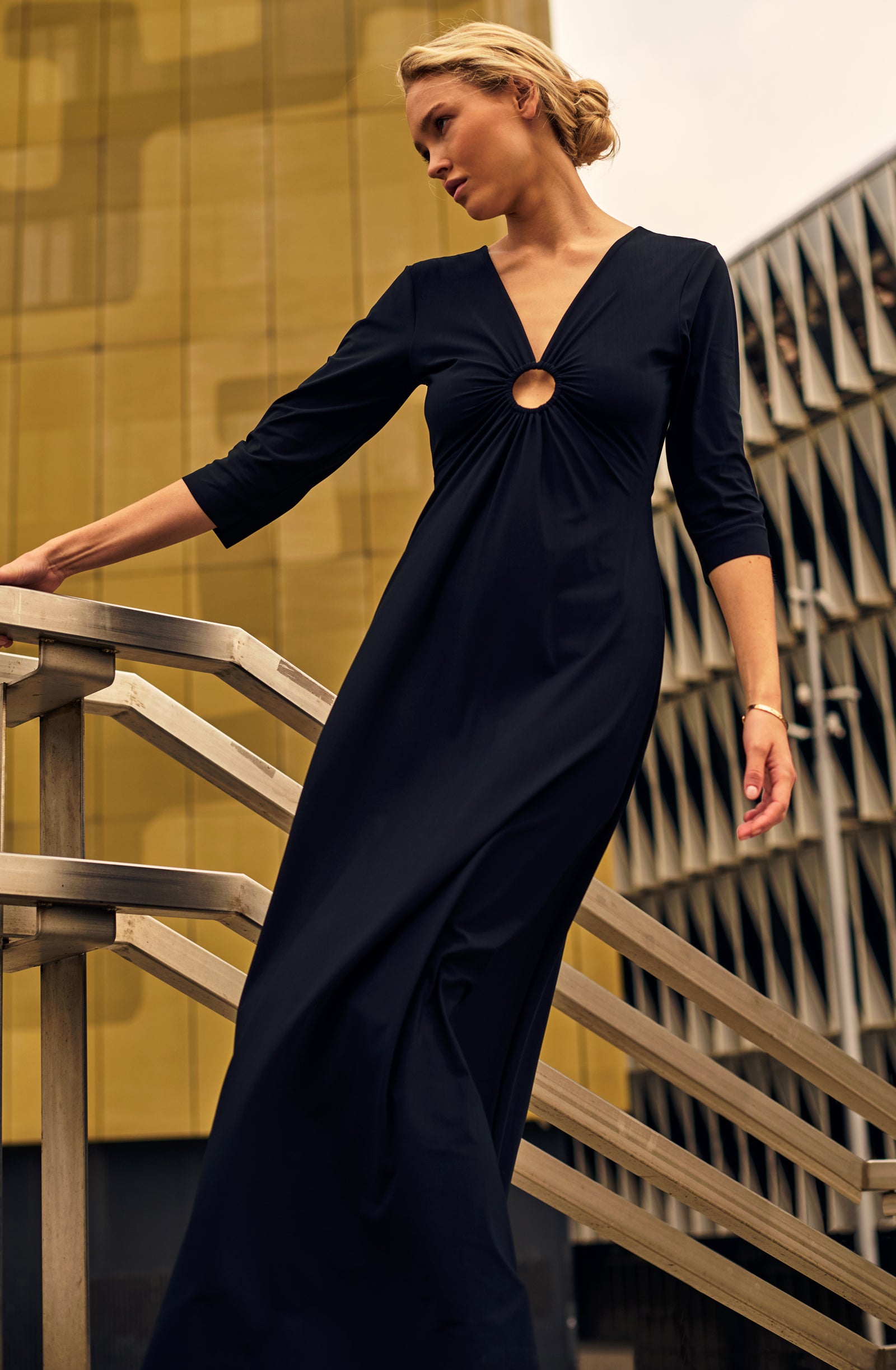 pain-de-sucre-carmenn-robe-longue-beachwear-noir image 3