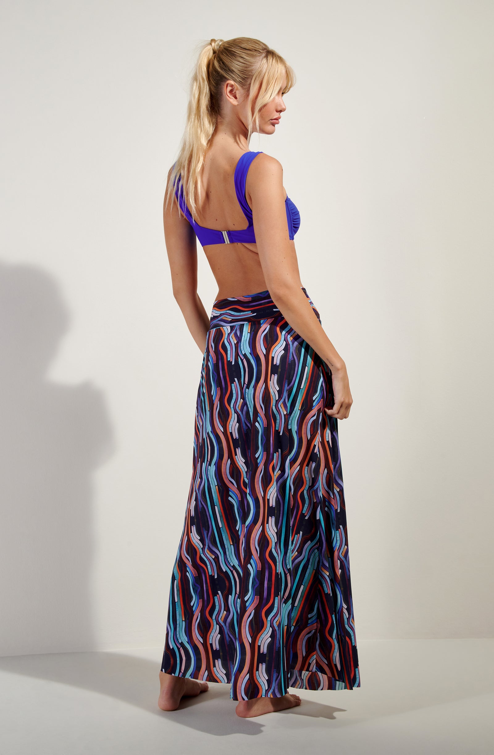 pain-de-sucre-jaya-jupe-longue-vas-e-multipositions-en-robe-bustier-neon-imprim- image 2