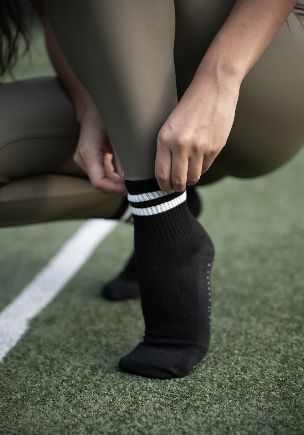 luz-collections-chaussettes-hautes-noires-anti-d-rapantes-ray-es image 2
