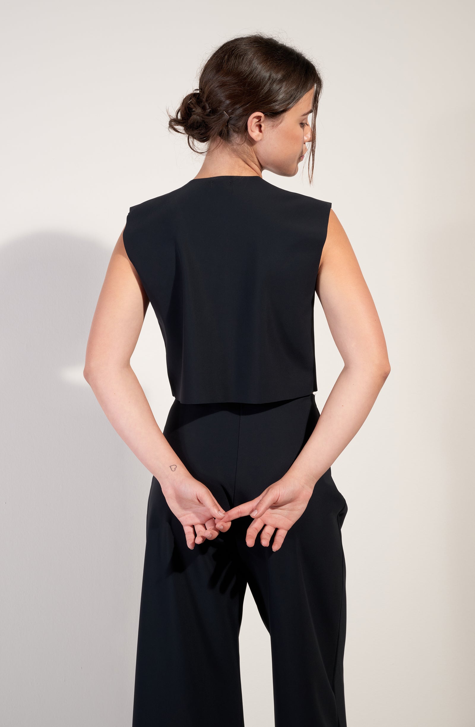 pain-de-sucre-tanhi-gilet-sans-manches-boutons-noir image 2