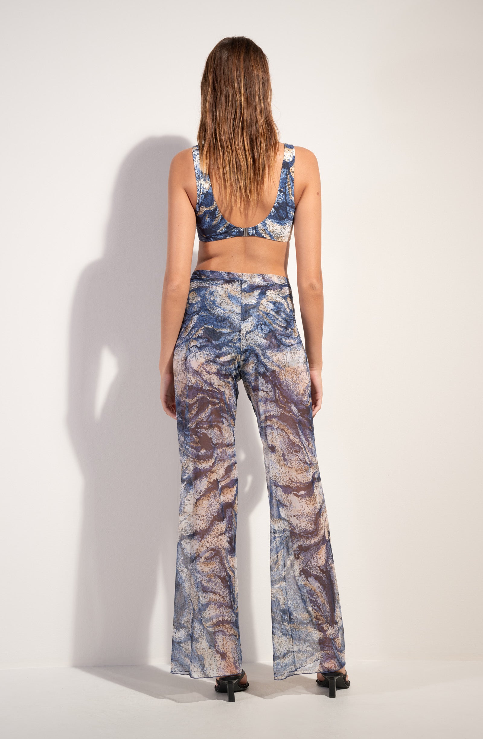pain-de-sucre-paz-large-pantalon-beachwear-en-tulle-lycra-doubl-d-un-short-impri image 8