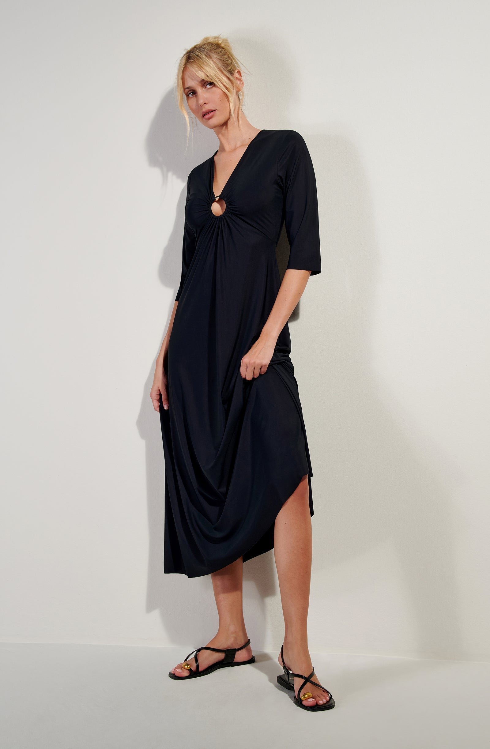 pain-de-sucre-carmenn-robe-longue-beachwear-noir image 5
