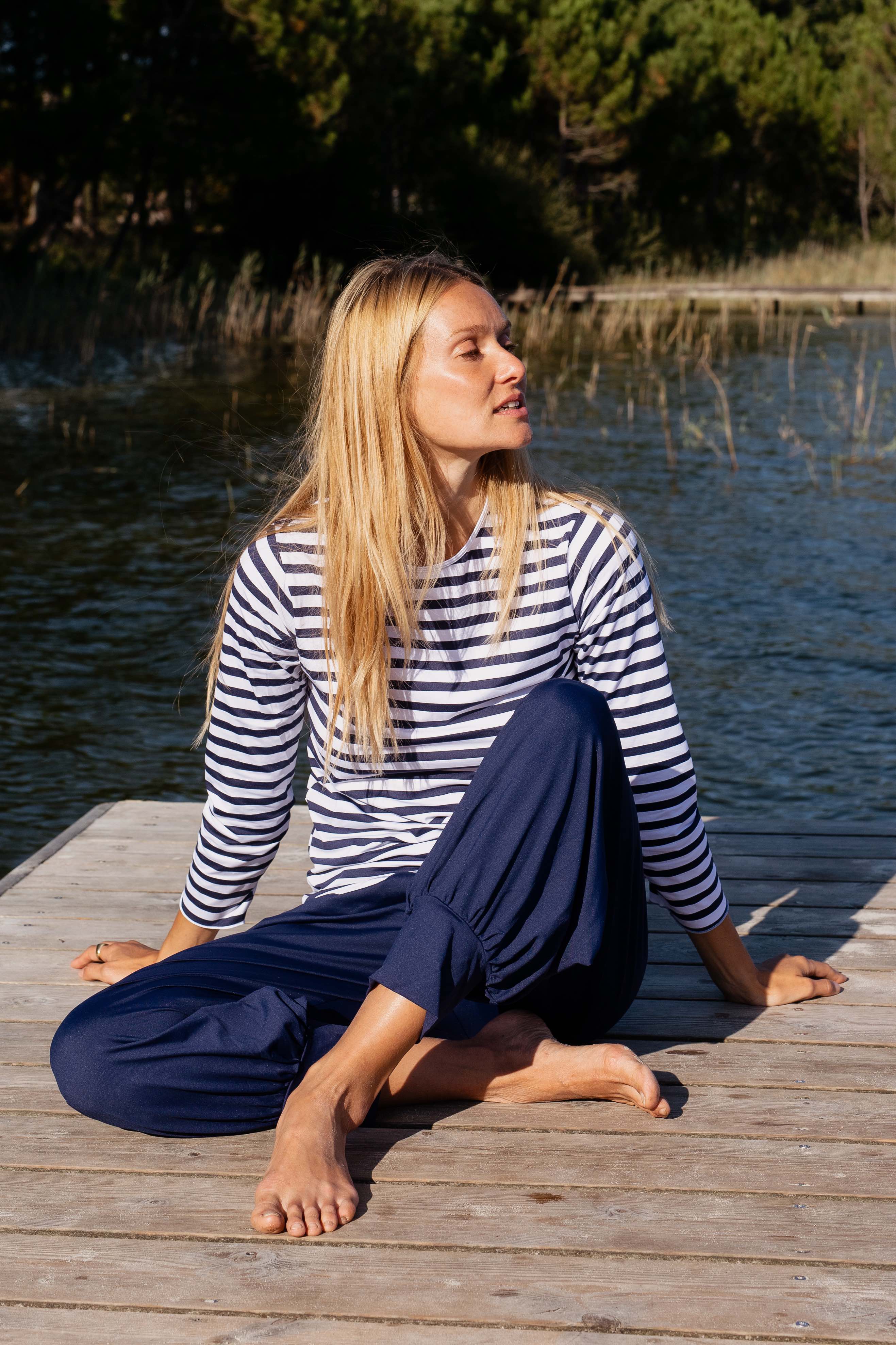 les-ultraviolettes-pantalon-anti-uv-manawa-bleu-marine-sarouel-femme-upf50-en-po image 3