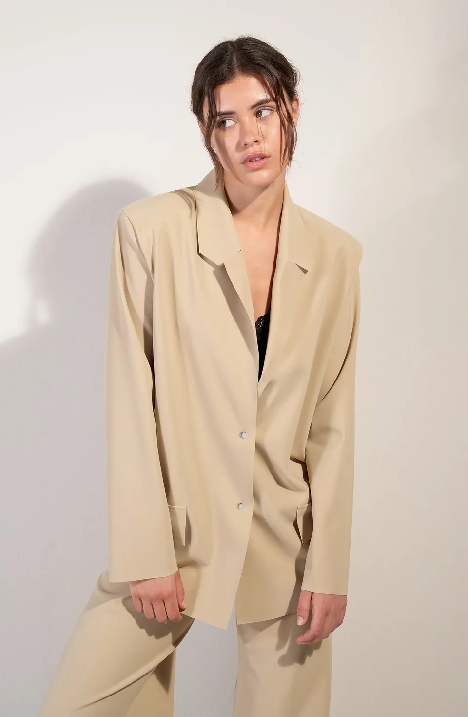 pain-de-sucre-blake-blazer-oversize-en-bonded-paulettes-int-gr-es-sable image 1