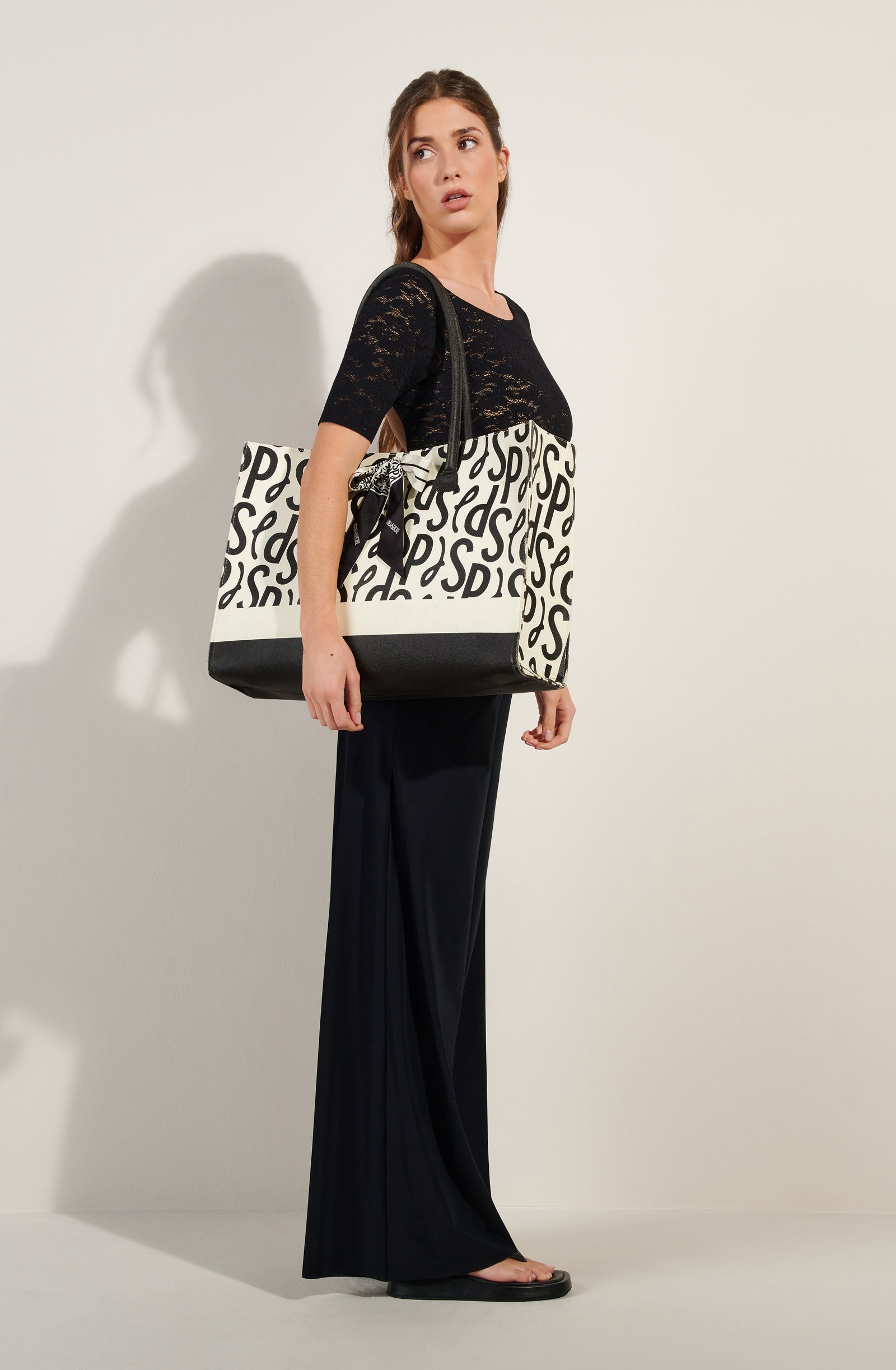 pain-de-sucre-sakura-grand-sac-cabas-imprim-signature-avec-foulard-mia-50-x-35-x image 3