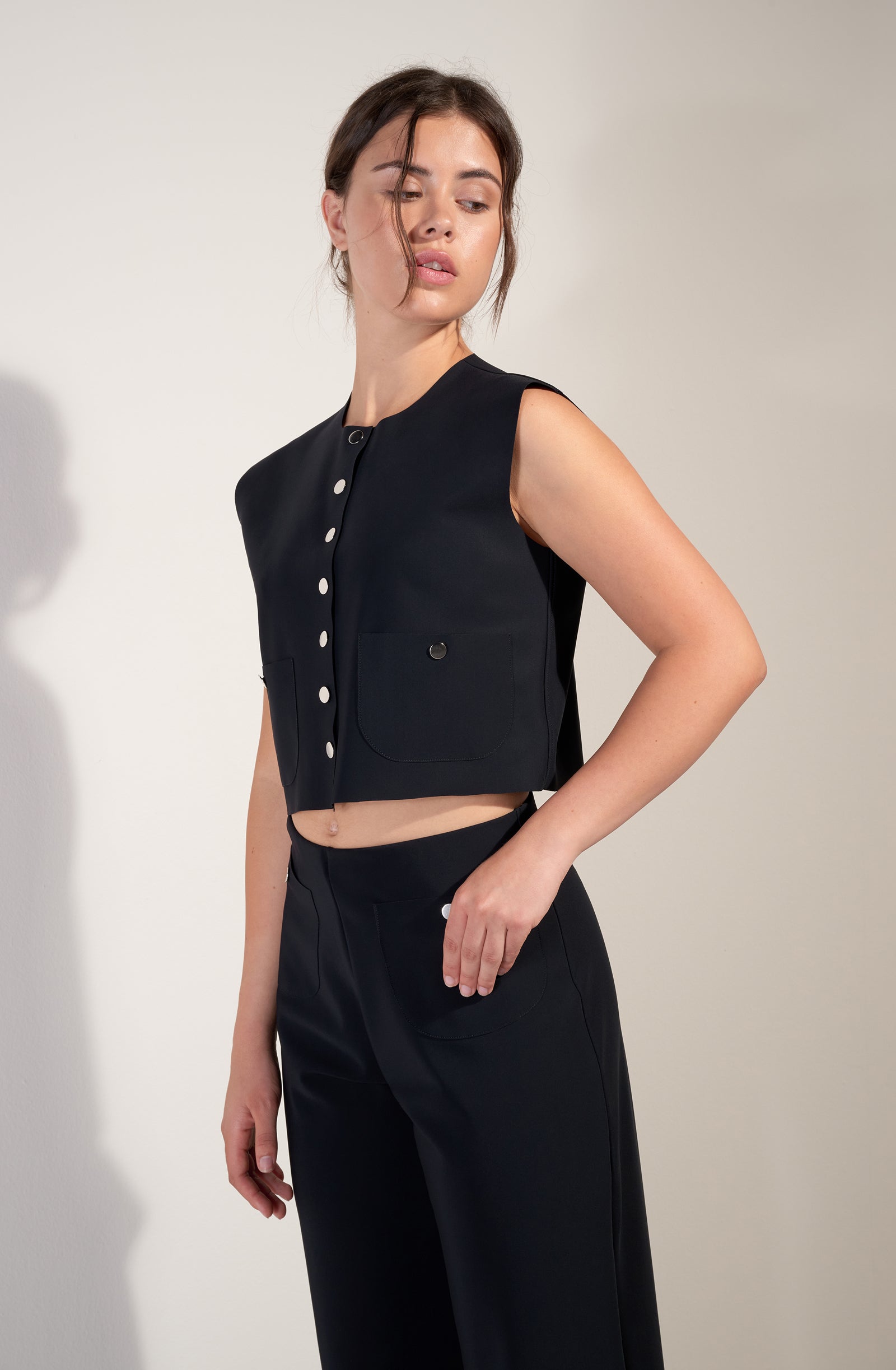pain-de-sucre-tanhi-gilet-sans-manches-boutons-noir image 4