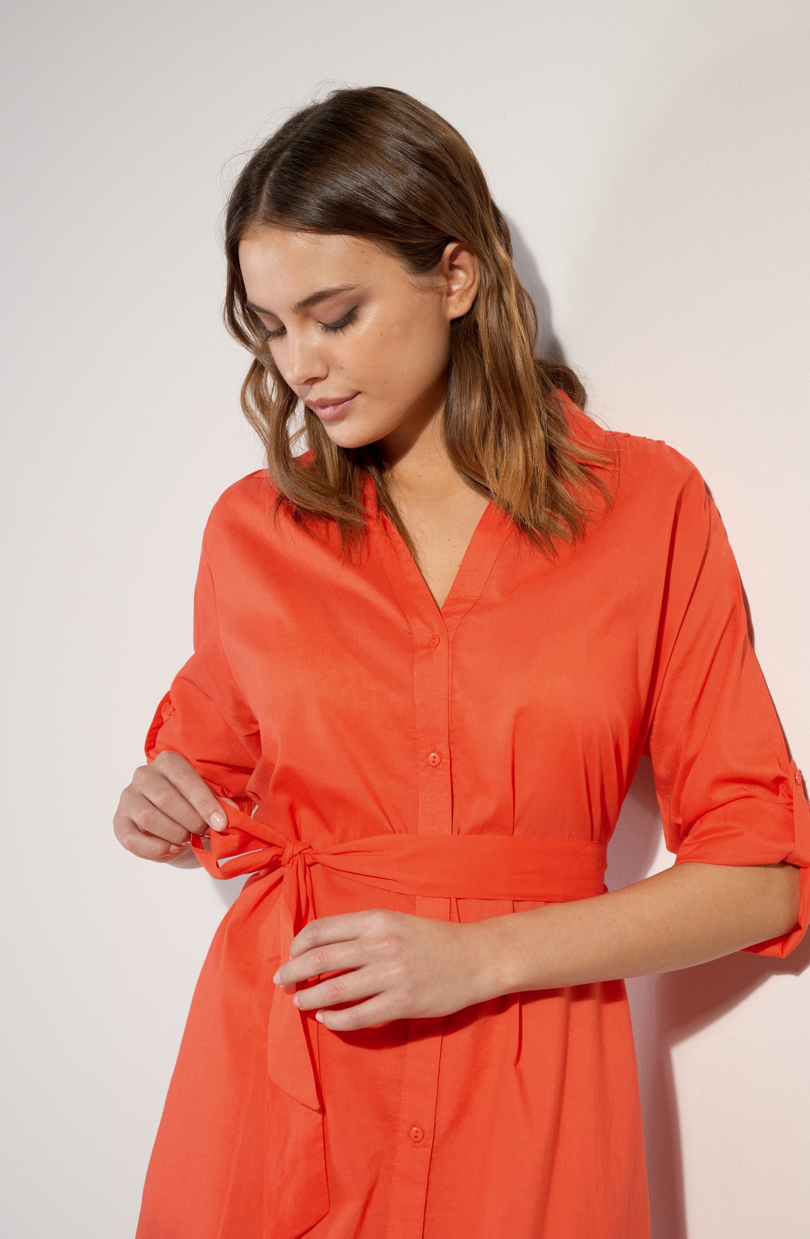 pain-de-sucre-cassandre-robe-chemise-droite-ceintur-e-manches-longues-orange image 3