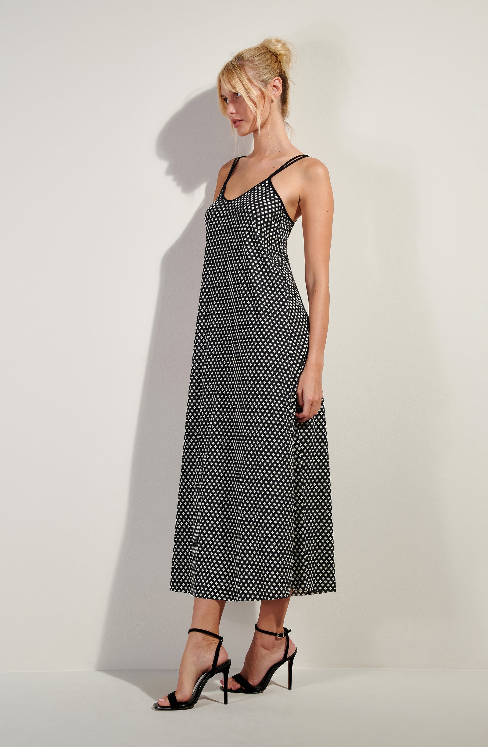 pain-de-sucre-jade-robe-longue-vas-e-imprim-liberty-noir-et-blanc image 3