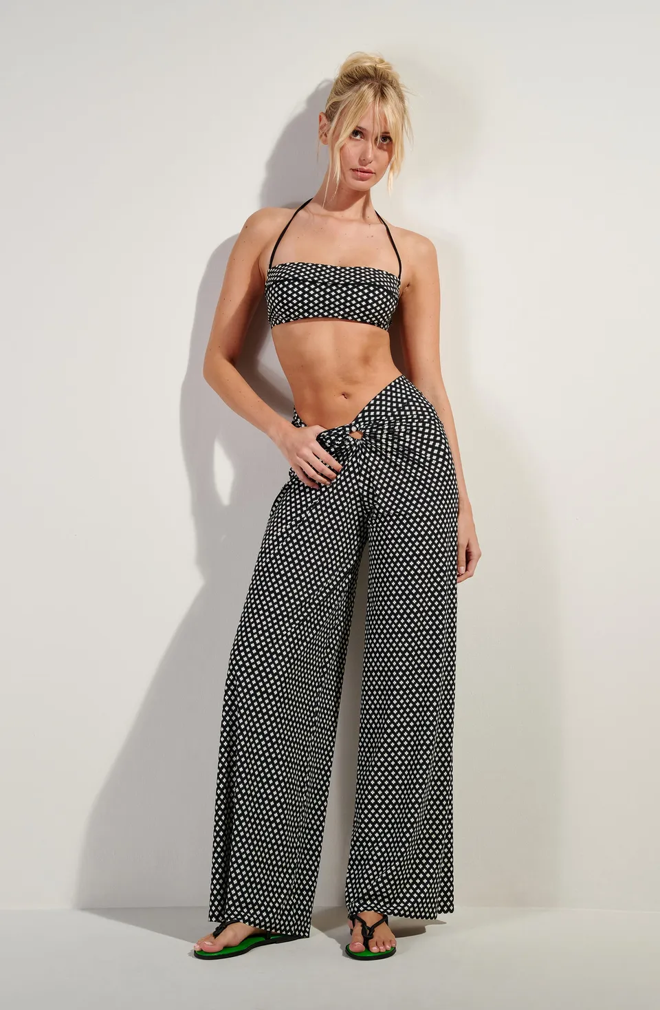 pain-de-sucre-pina-pantalon-ample-beachwear-imprim-liberty-noir-et-blanc image 1