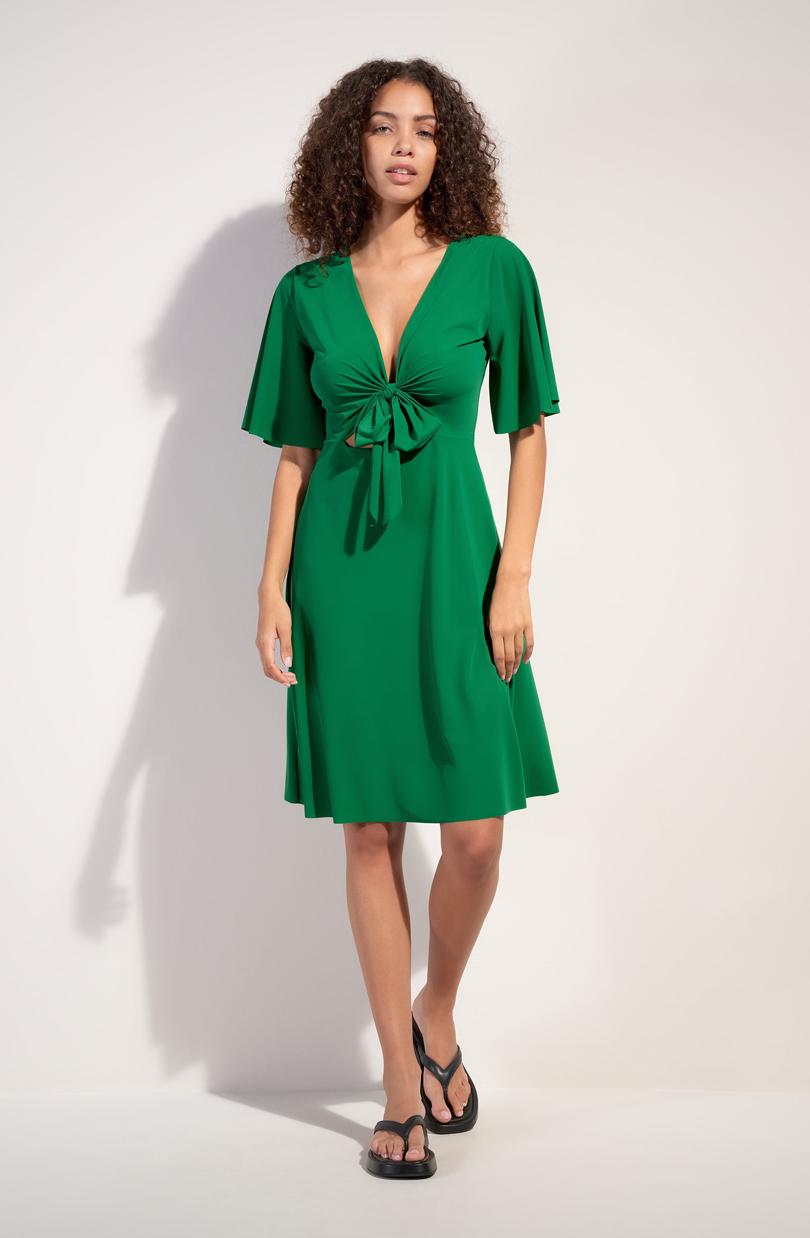 pain-de-sucre-natt-robe-courte-en-voile-extensible-manches-papillon-r-versible-j image 1