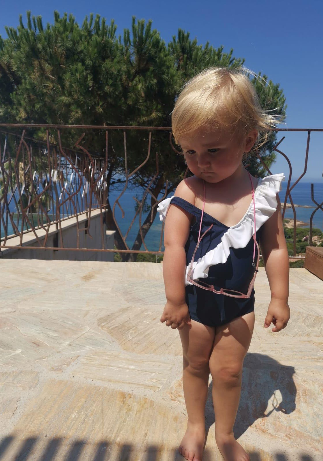 luz-collections-julia-bleu-marine-blanc-maillot-une-pi-ce-enfant-upf-50-volants image 6