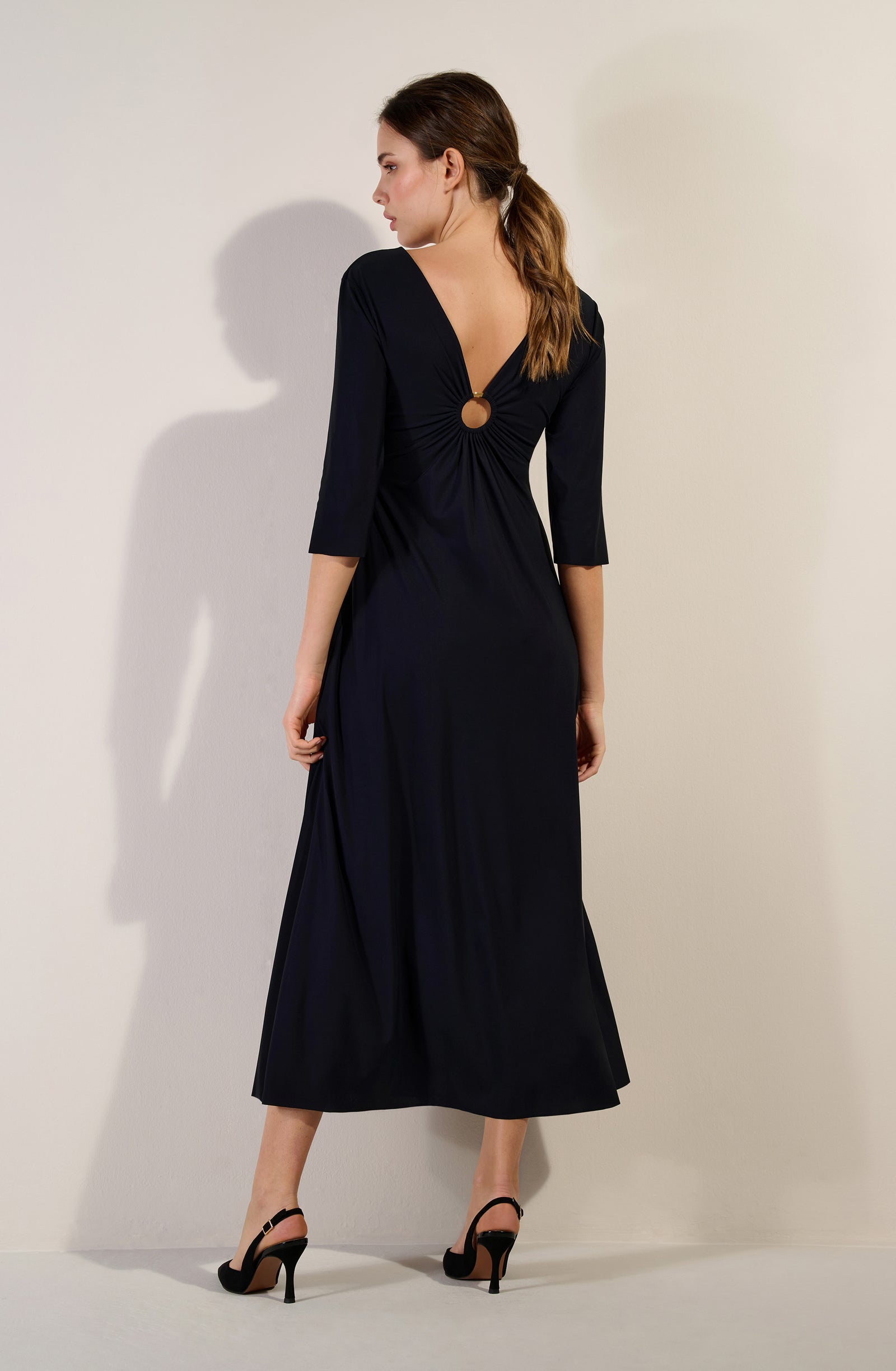 pain-de-sucre-carmenn-robe-longue-beachwear-noir image 8