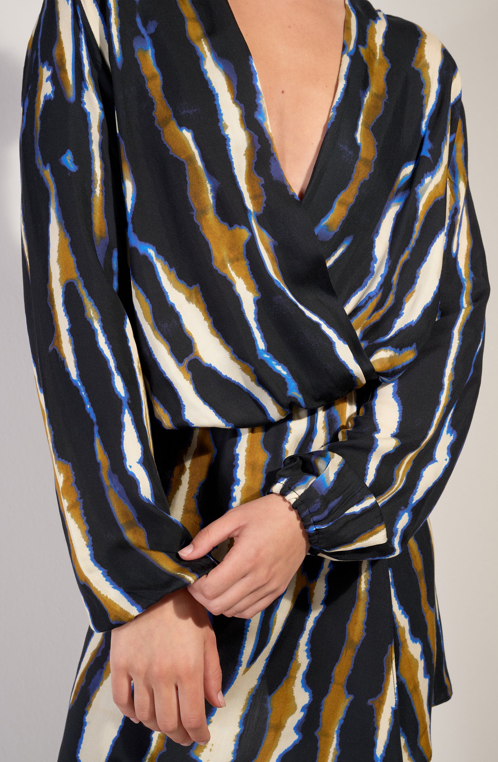 pain-de-sucre-raisa-robe-ample-cache-coeur-taille-lastiqu-e-tie-and-dye image 5