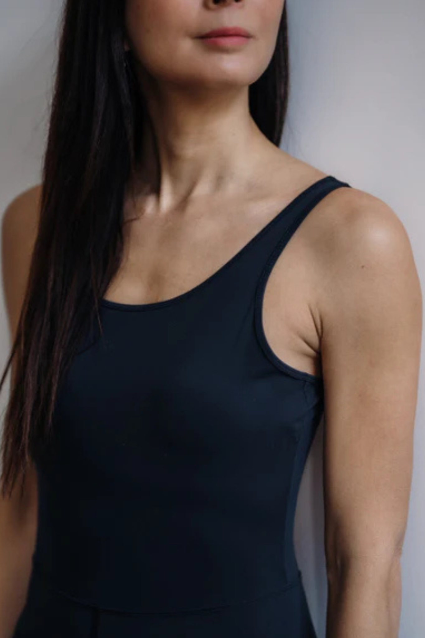 luz-collections-x-m-lanie-huynh-combinaison-jade-bleu-marine-dos-ouvert-bretelle image 5