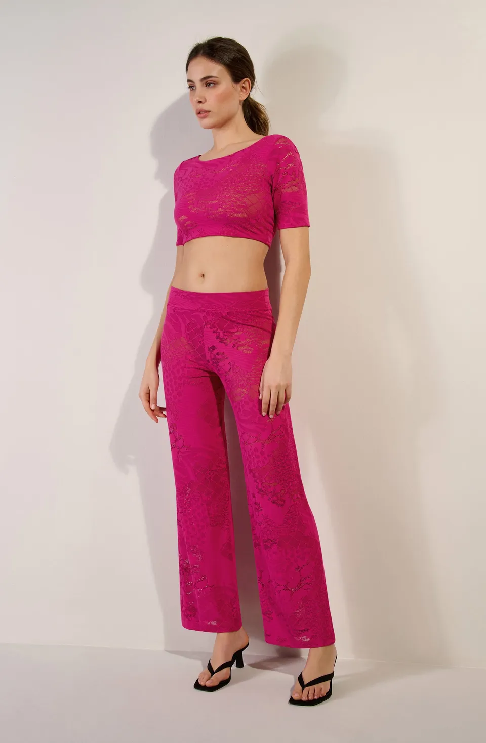pain-de-sucre-pooja-pantalon-large-dentelle-framboise image 1