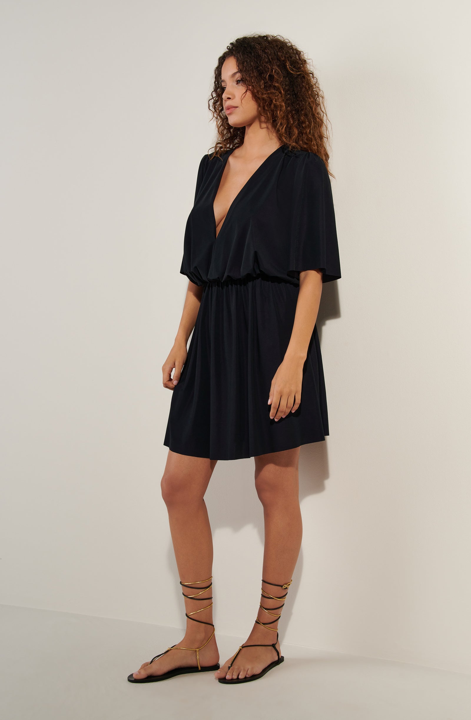 pain-de-sucre-docci-robe-vas-e-courte-noire image 3