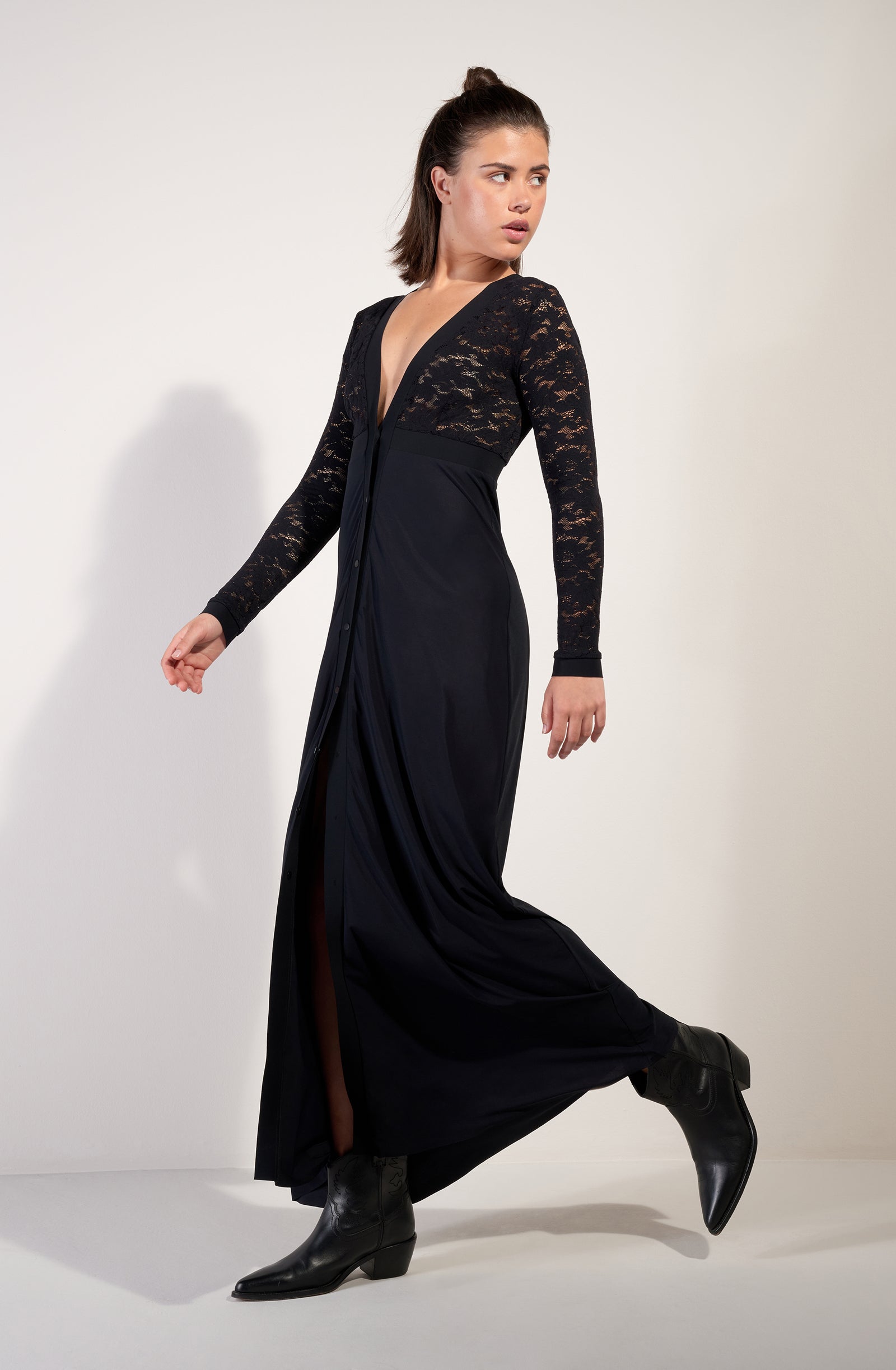 pain-de-sucre-rokyia-robe-longue-noire-en-dentelle-fran-aise image 5