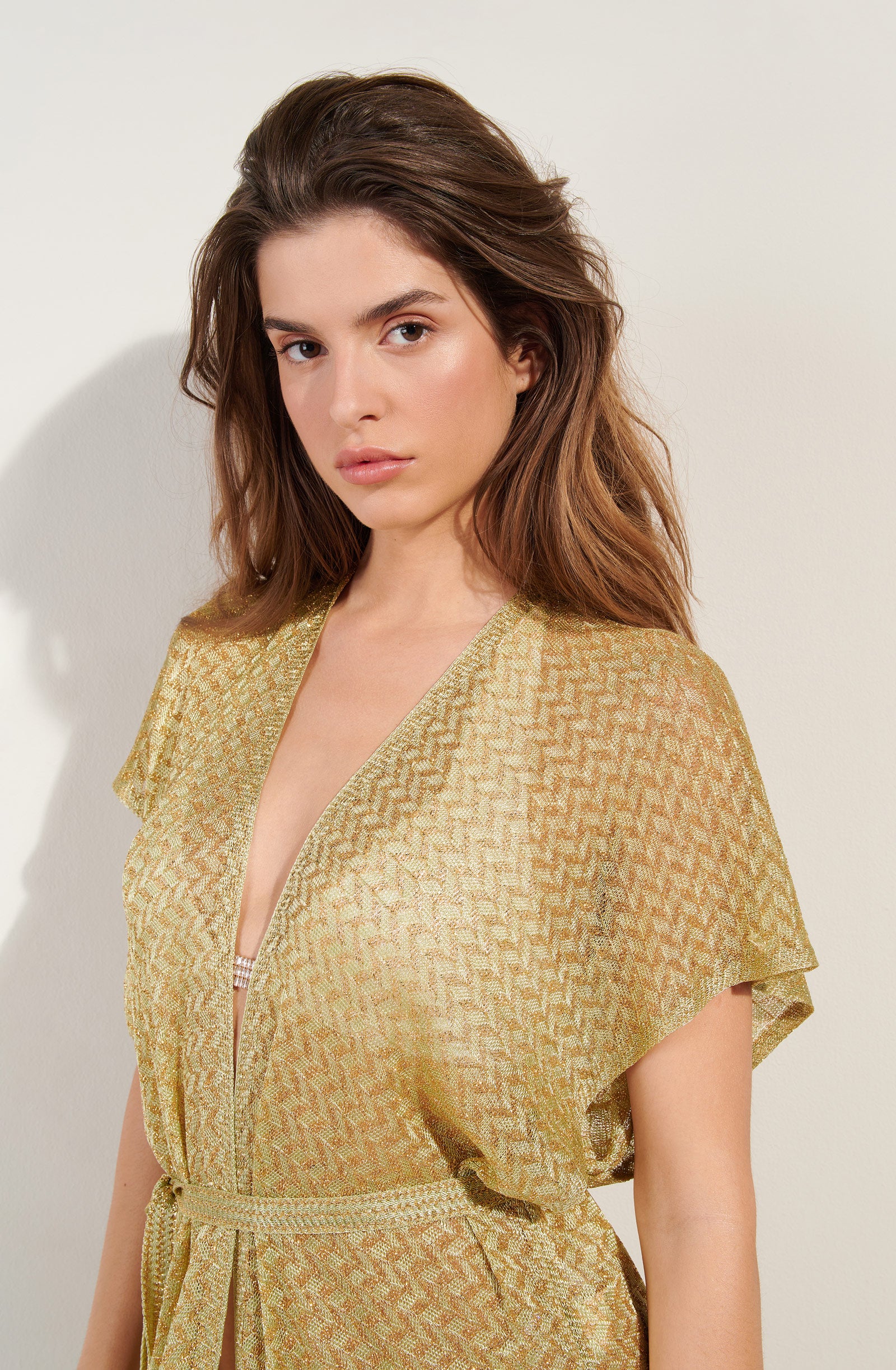 pain-de-sucre-gilia-caftan-long-en-maille-filet-dor-franges image 7