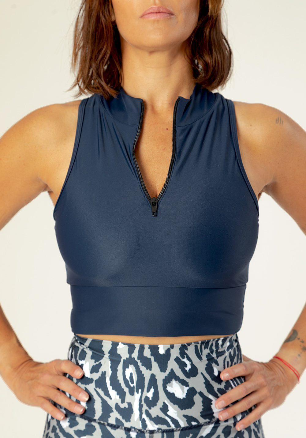 luz-collections-nolwenn-brassi-re-de-sport-bleue-maintien-fort-zip-e-devant image 4