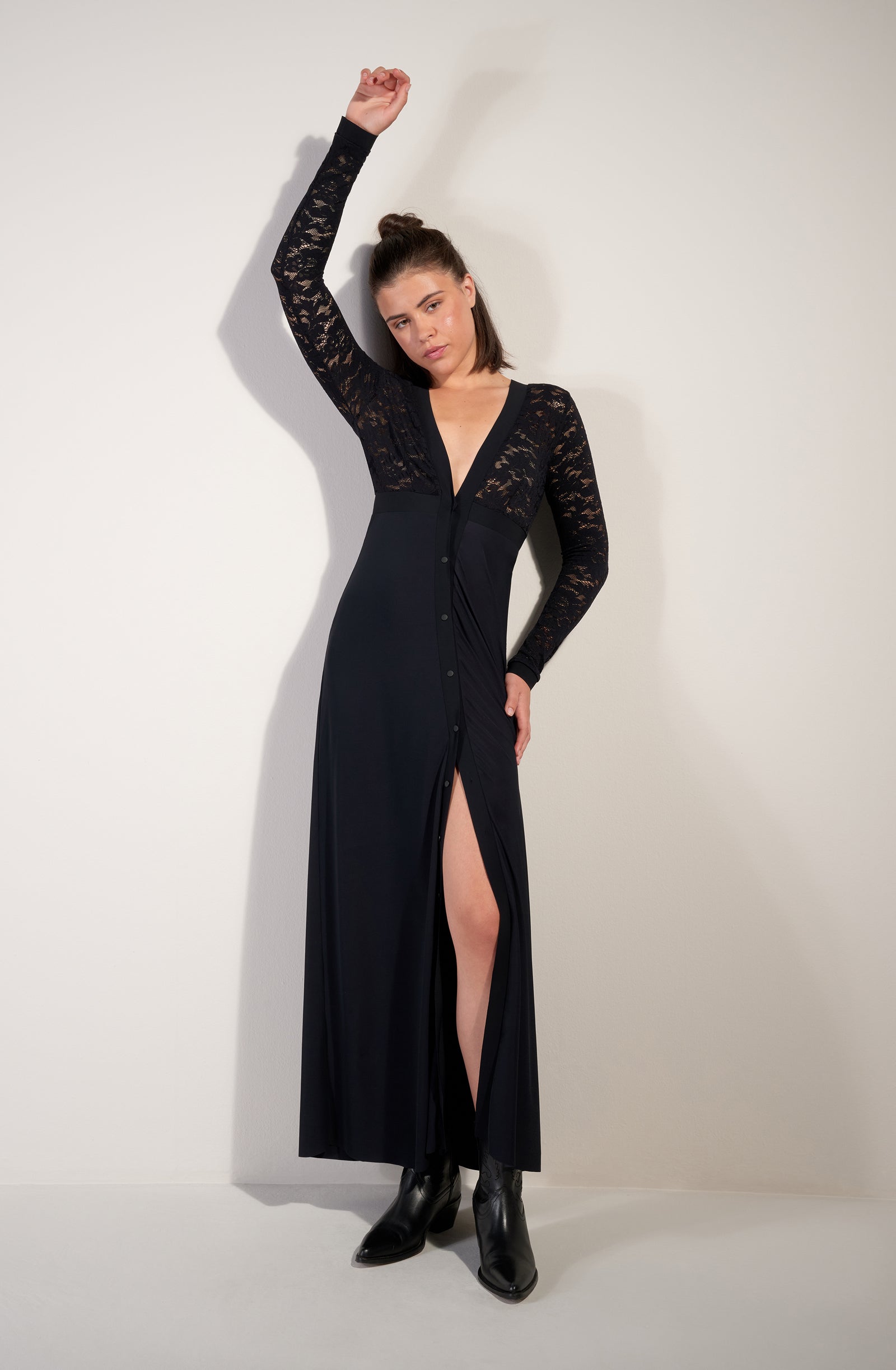 pain-de-sucre-rokyia-robe-longue-noire-en-dentelle-fran-aise image 4