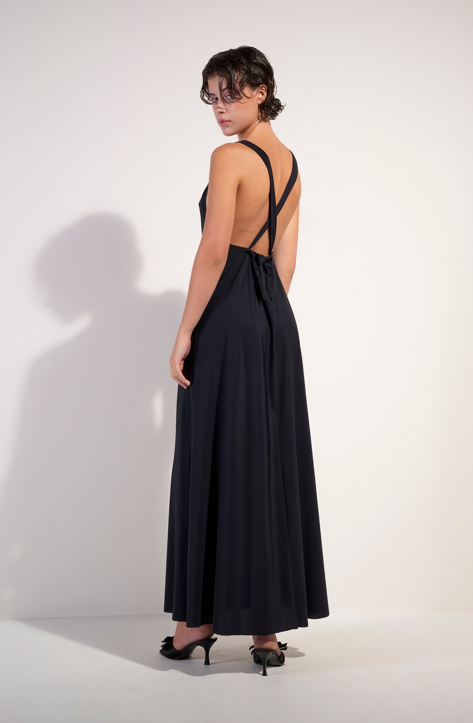 pain-de-sucre-licie-robe-longue-dos-nu-noire-en-voile-extensible image 6
